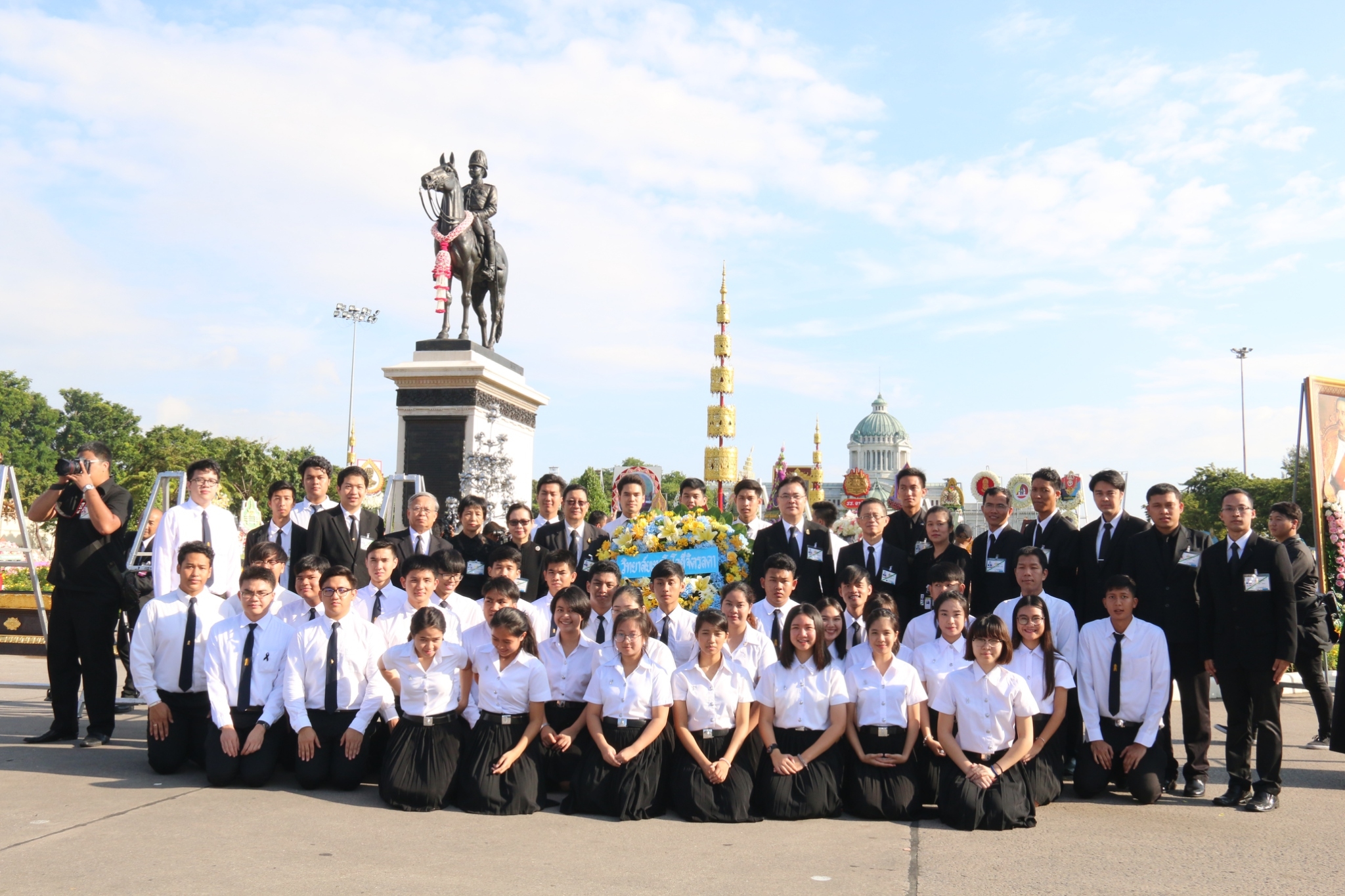 วางพวงมาลาเนื่องในวันปิยะมหาราช — 2 พฤษภาคม 2025 — สถาบันเทคโนโลยีจิตรลดา CDTI