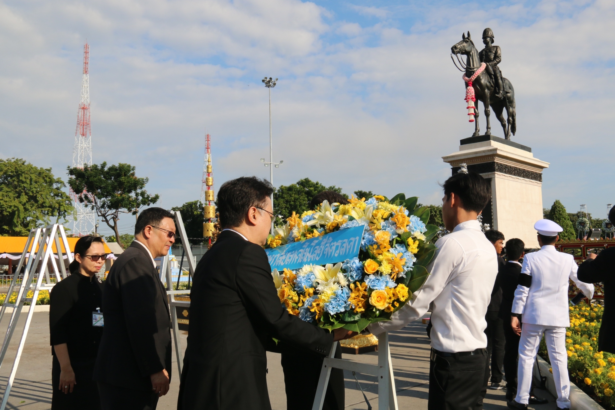 วางพวงมาลาเนื่องในวันปิยะมหาราช — 2 พฤษภาคม 2025 — สถาบันเทคโนโลยีจิตรลดา CDTI