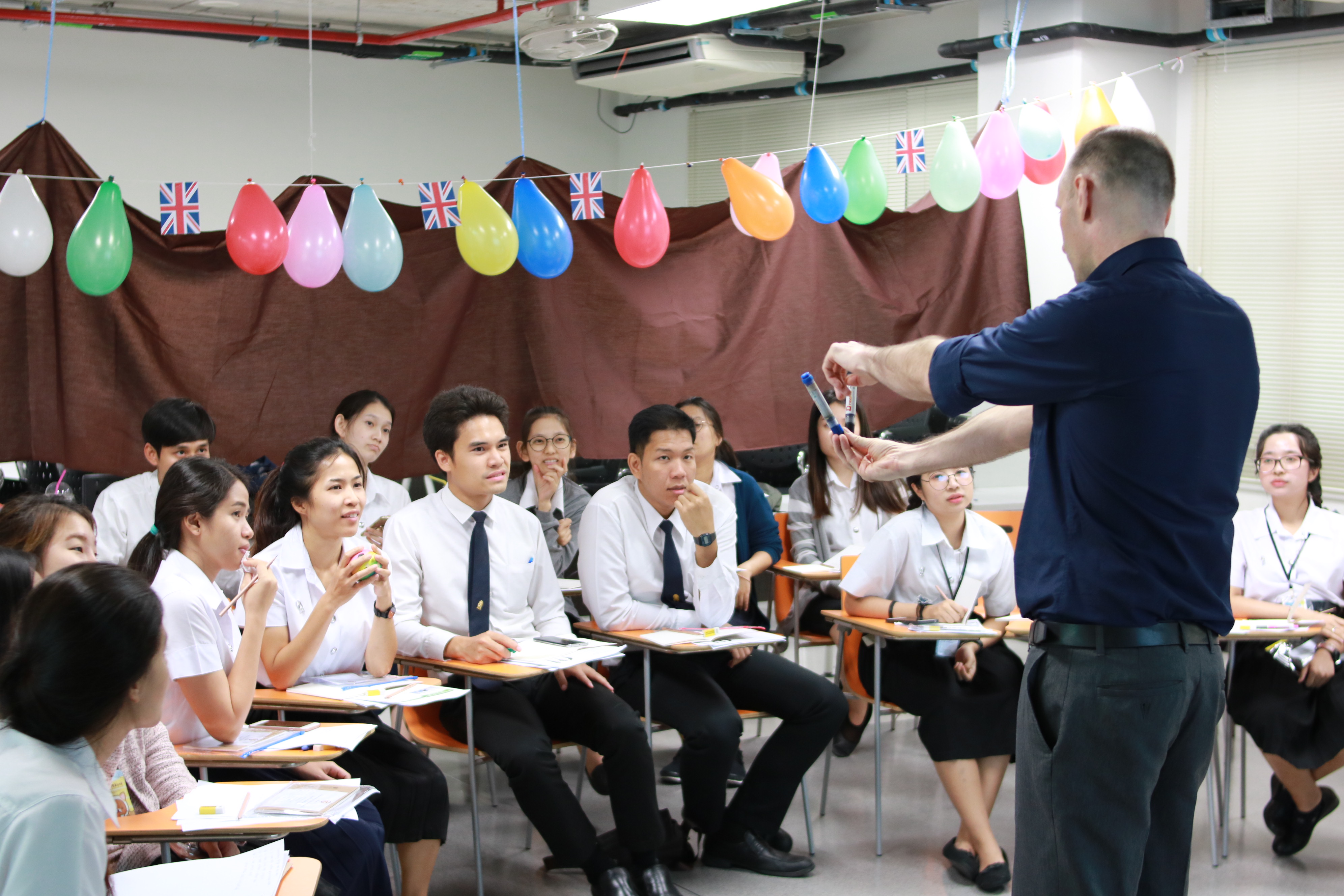 อบรมภาษาอังกฤษ English Corner — 1 พฤษภาคม 2025 — สถาบันเทคโนโลยีจิตรลดา CDTI