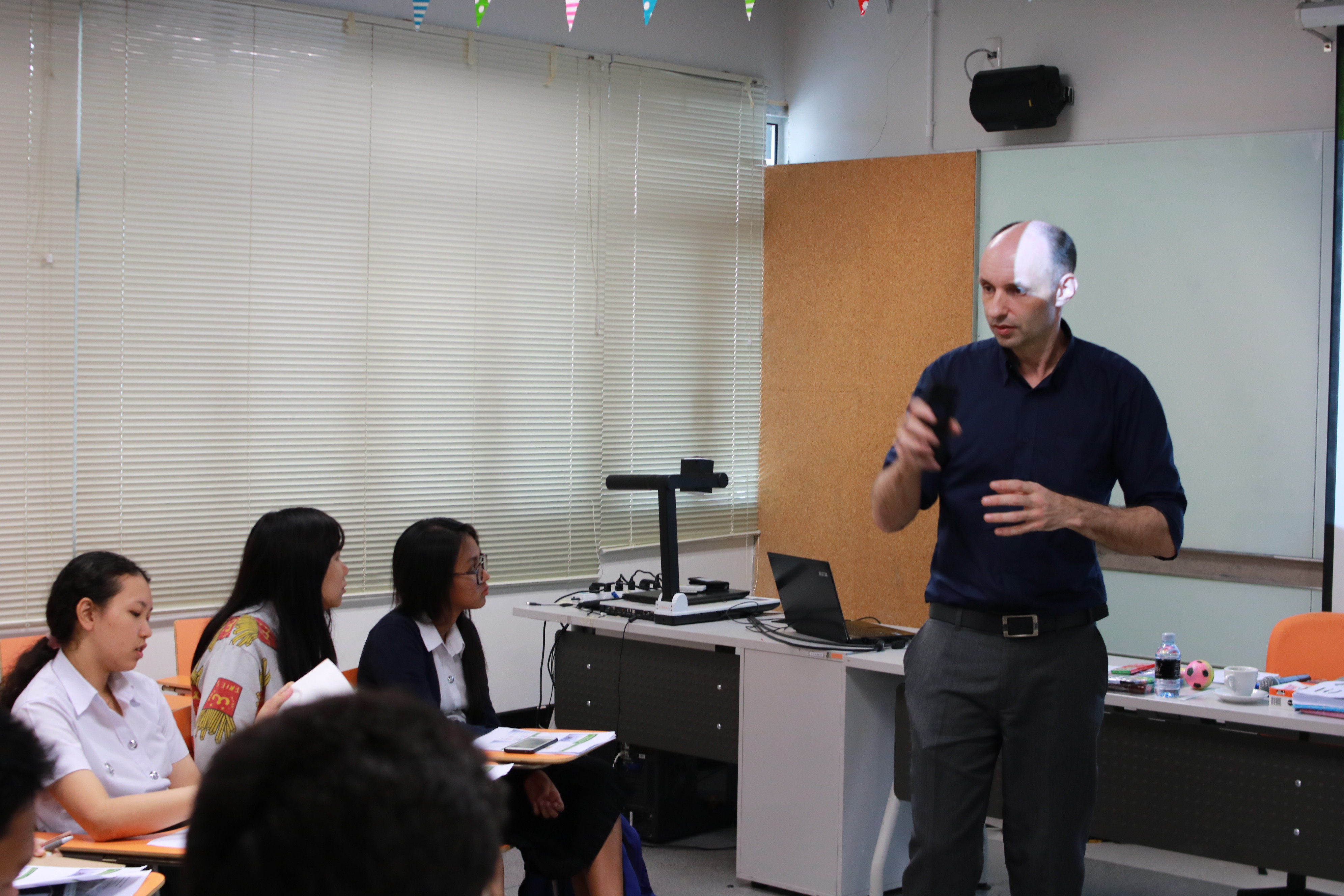อบรมภาษาอังกฤษ English Corner — 1 พฤษภาคม 2025 — สถาบันเทคโนโลยีจิตรลดา CDTI