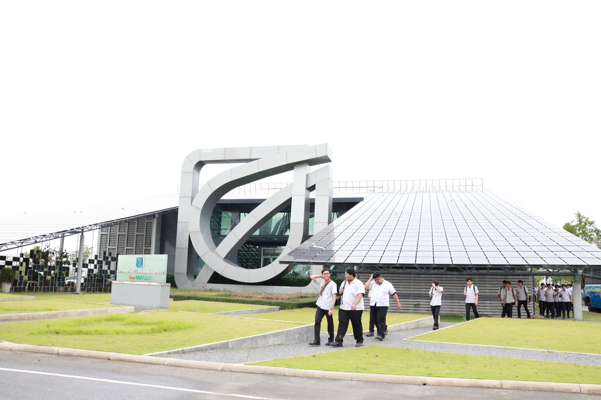 ึศึกษาดูงานศูนย์การเรียนรู้พลังงานทดแทน — 1 พฤษภาคม 2025 — สถาบันเทคโนโลยีจิตรลดา CDTI