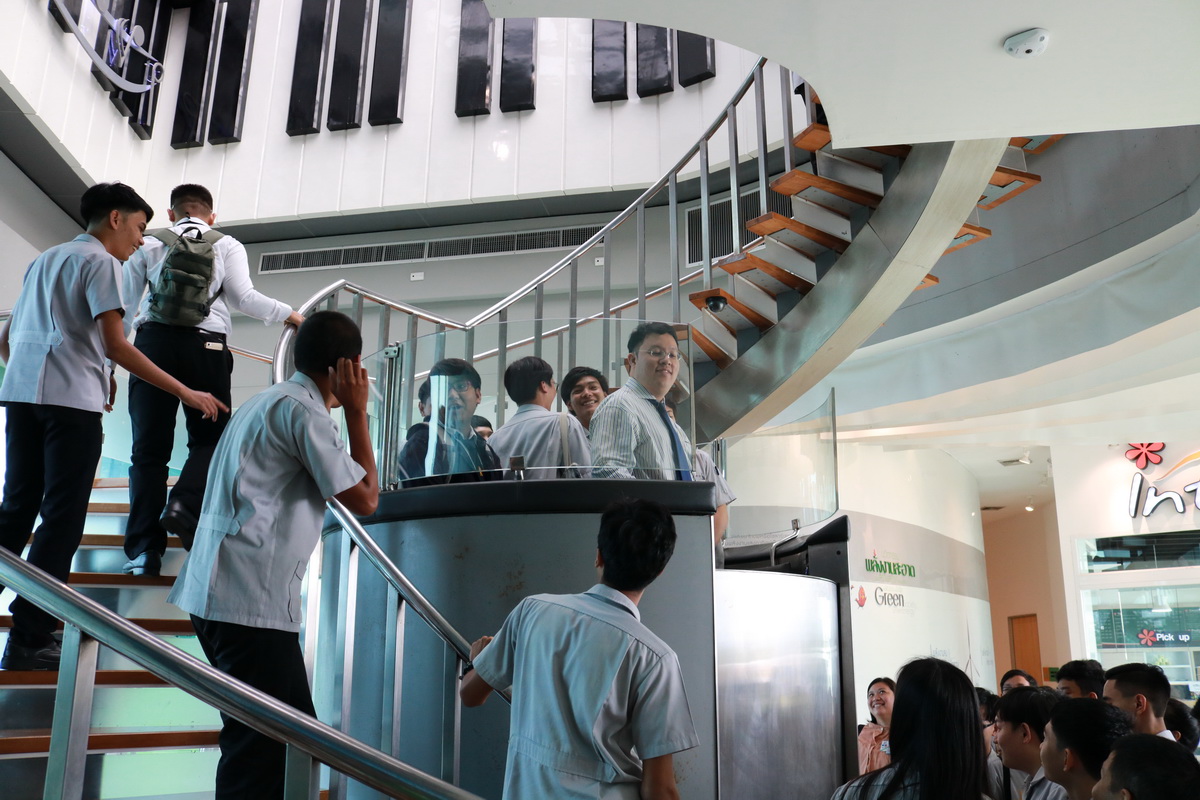 ึศึกษาดูงานศูนย์การเรียนรู้พลังงานทดแทน — 1 พฤษภาคม 2025 — สถาบันเทคโนโลยีจิตรลดา CDTI