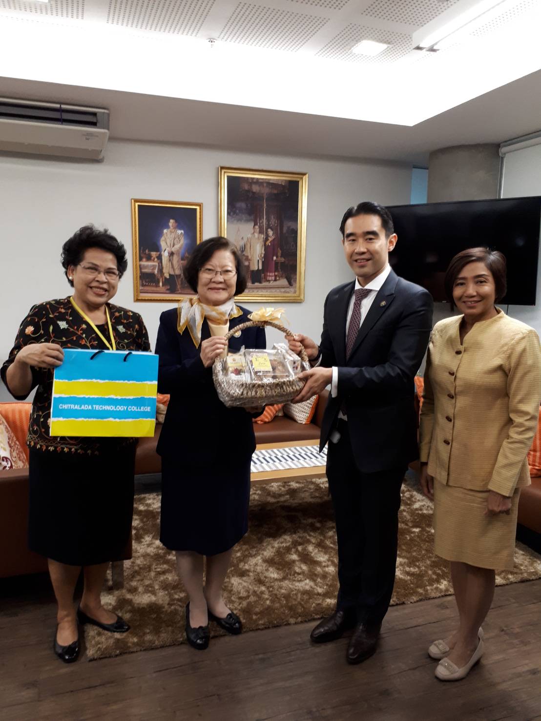 สวัสดีปีใหม่ 2561 — 11 พฤษภาคม 2025 — สถาบันเทคโนโลยีจิตรลดา CDTI