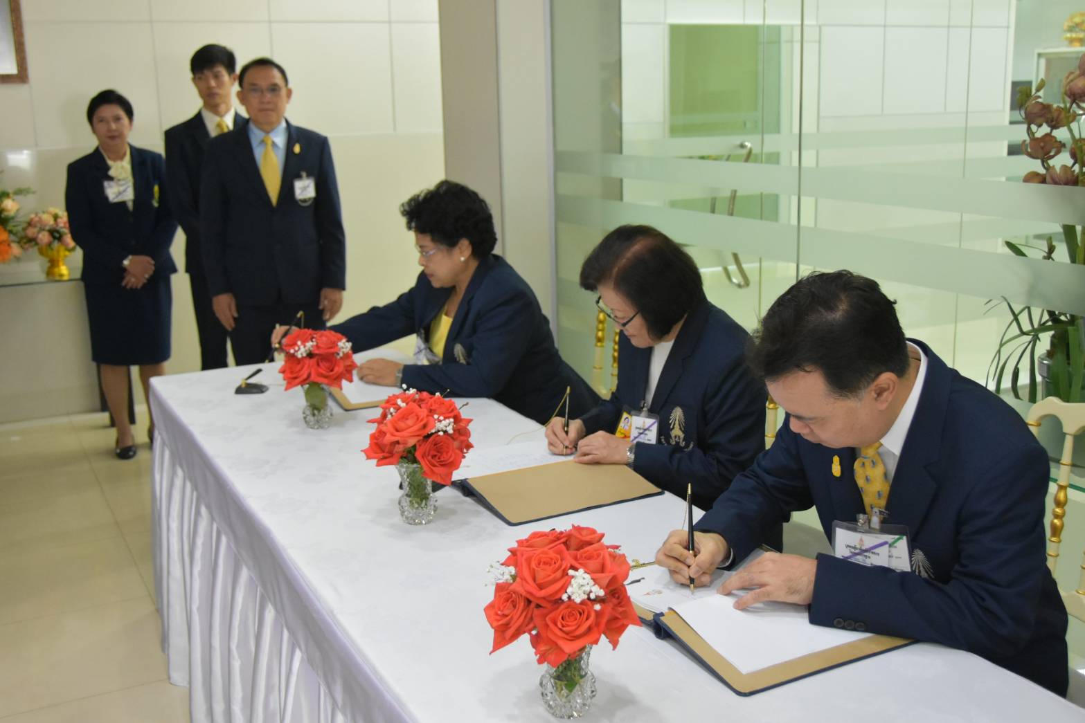 ร่วมลงนามถวายพระพร และถวายเงิน — 2 พฤษภาคม 2025 — สถาบันเทคโนโลยีจิตรลดา CDTI