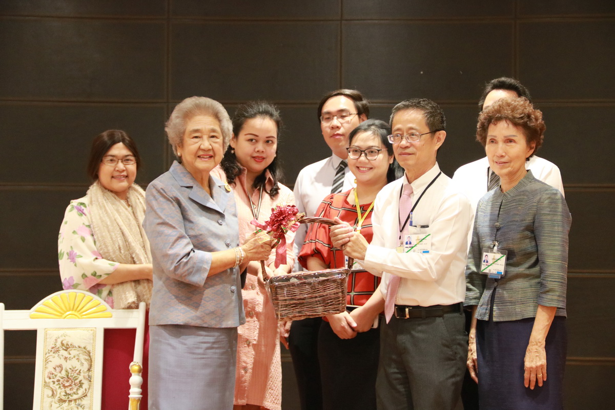 อวยพรท่านผู้หญิงอังกาบ บุณยัษฐิติ เนื่องในวันปีใหม่และวันครู 2561 — 1 พฤษภาคม 2025 — สถาบันเทคโนโลยีจิตรลดา CDTI