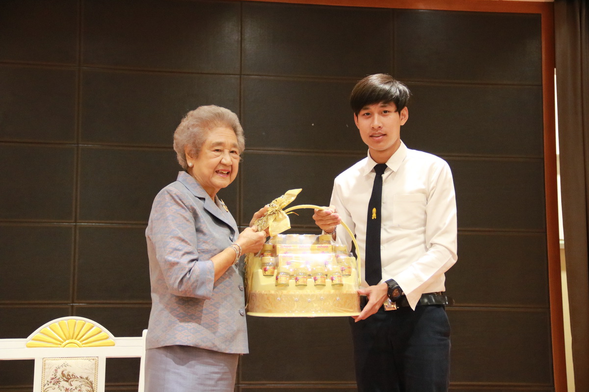 อวยพรท่านผู้หญิงอังกาบ บุณยัษฐิติ เนื่องในวันปีใหม่และวันครู 2561 — 1 พฤษภาคม 2025 — สถาบันเทคโนโลยีจิตรลดา CDTI
