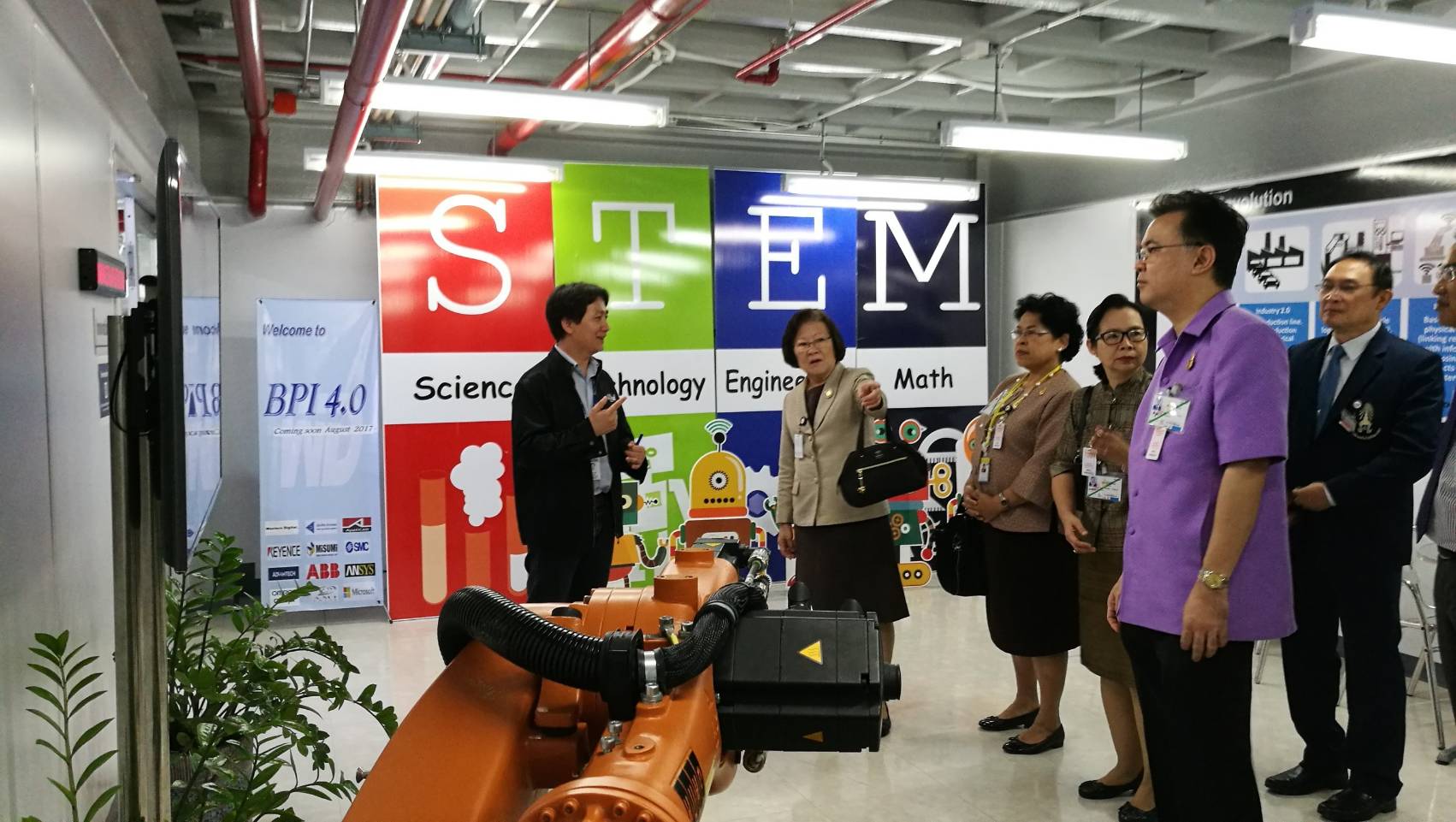 เยี่ยมชมสถานประกอบการและนักศึกษา — 1 พฤษภาคม 2025 — สถาบันเทคโนโลยีจิตรลดา CDTI