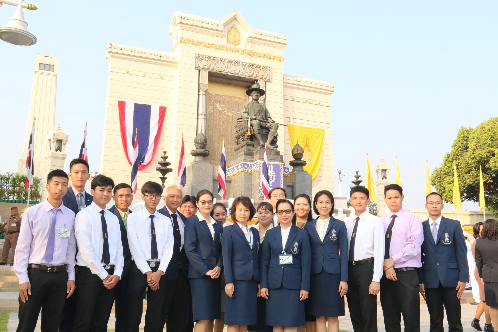 วางพานพุ่มวันจักรี — 1 พฤษภาคม 2025 — สถาบันเทคโนโลยีจิตรลดา CDTI