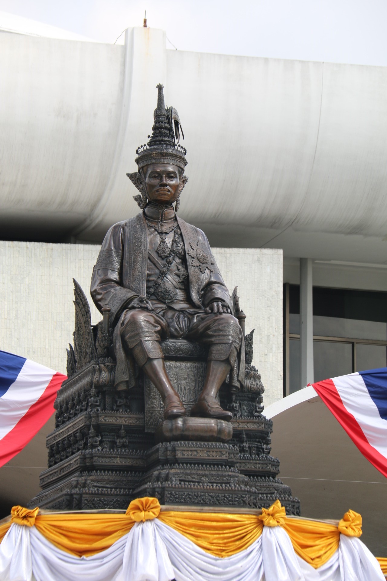 วางพวงมาลา รัชกาลที่ 7 — 2 พฤษภาคม 2025 — สถาบันเทคโนโลยีจิตรลดา CDTI