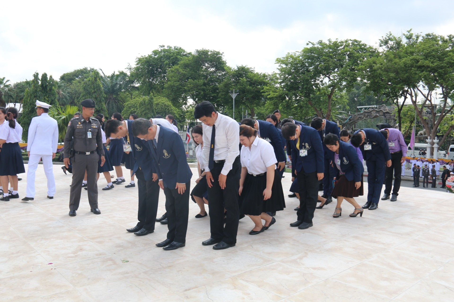 วางพวงมาลา รัชกาลที่ 7 — 2 พฤษภาคม 2025 — สถาบันเทคโนโลยีจิตรลดา CDTI