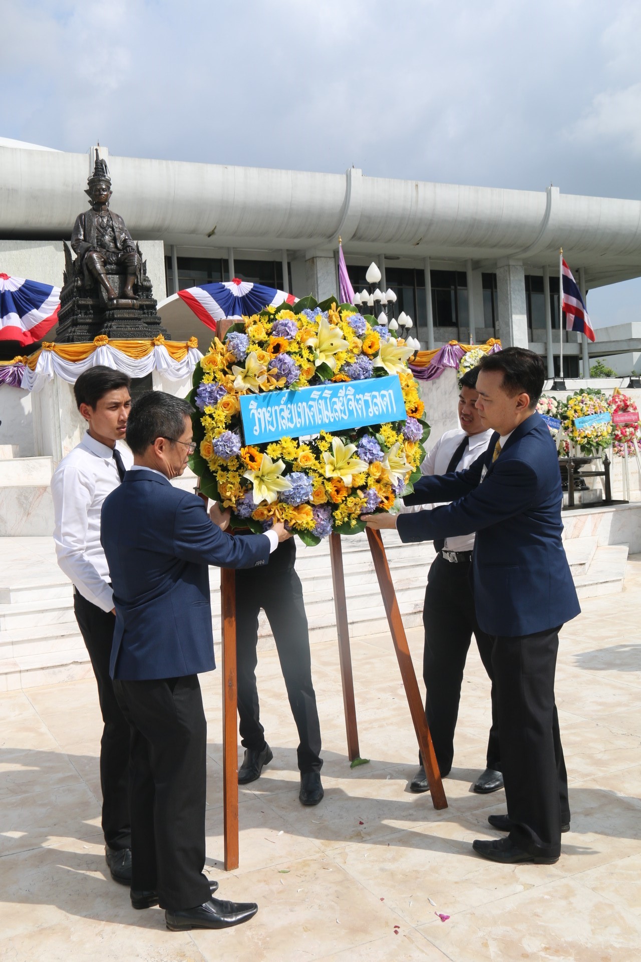 วางพวงมาลา รัชกาลที่ 7 — 2 พฤษภาคม 2025 — สถาบันเทคโนโลยีจิตรลดา CDTI