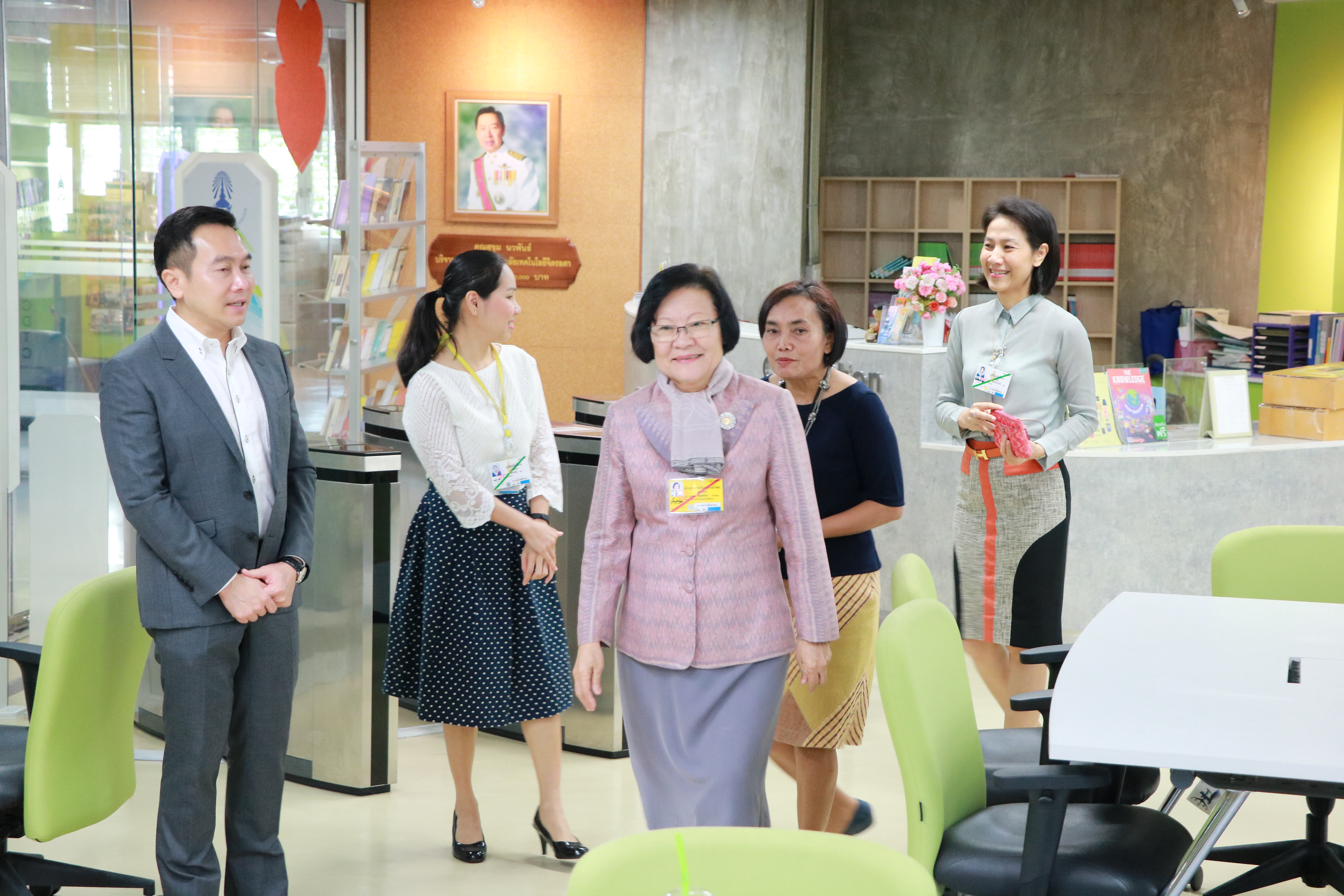 รับมอบหนังสือ — 1 พฤษภาคม 2025 — สถาบันเทคโนโลยีจิตรลดา CDTI