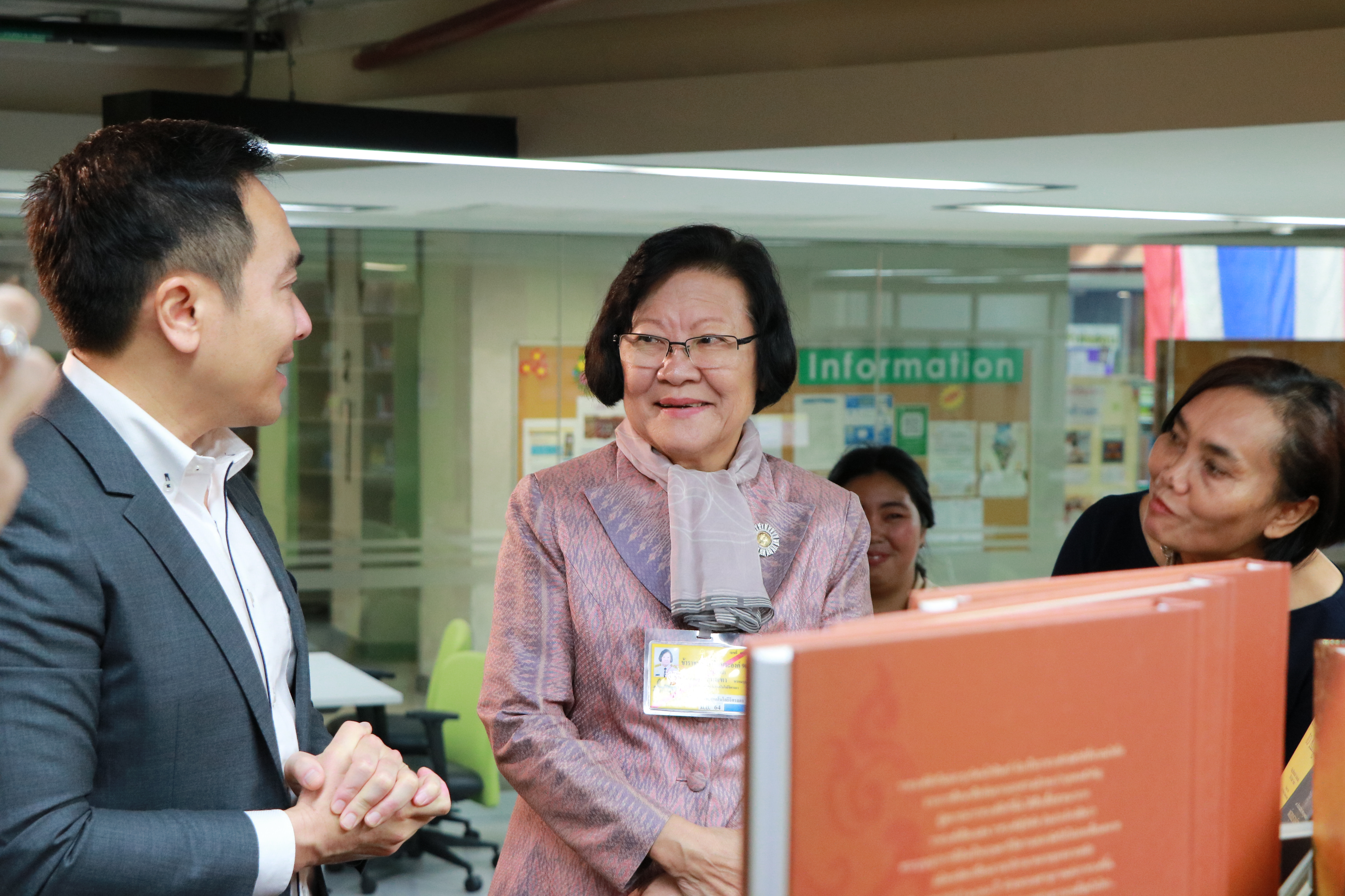 รับมอบหนังสือ — 1 พฤษภาคม 2025 — สถาบันเทคโนโลยีจิตรลดา CDTI