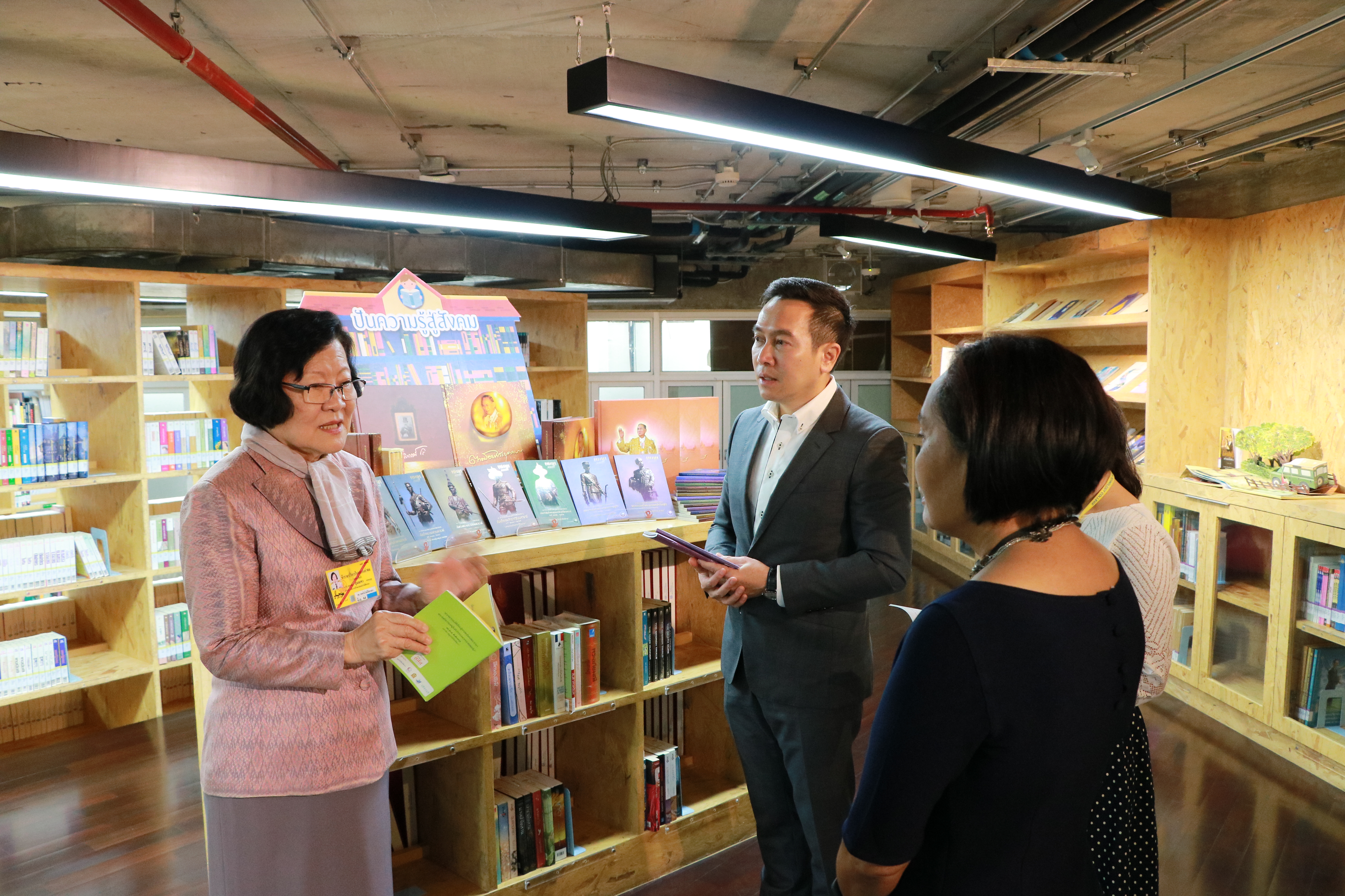รับมอบหนังสือ — 1 พฤษภาคม 2025 — สถาบันเทคโนโลยีจิตรลดา CDTI