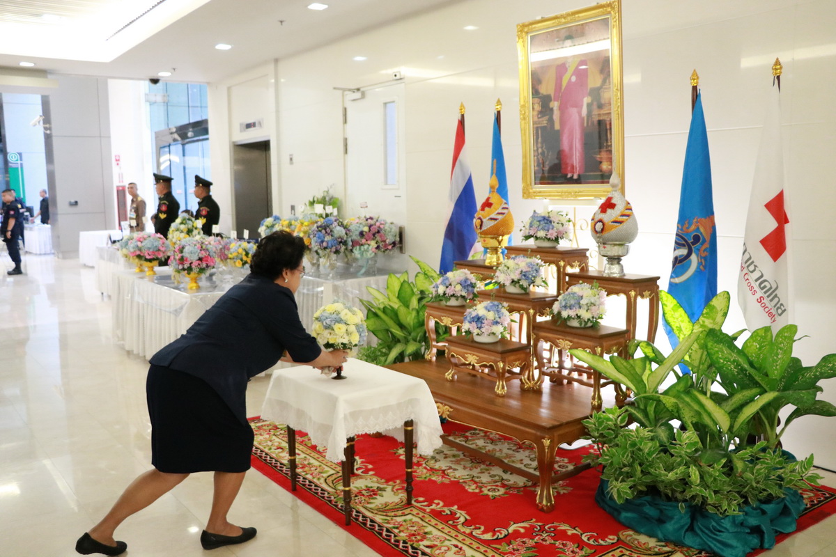 ถวายแจกันดอกไม้ — 1 พฤษภาคม 2025 — สถาบันเทคโนโลยีจิตรลดา CDTI