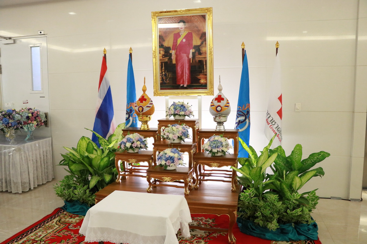 ถวายแจกันดอกไม้ — 1 พฤษภาคม 2025 — สถาบันเทคโนโลยีจิตรลดา CDTI