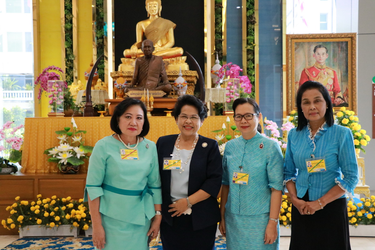 ถวายแจกันดอกไม้ — 1 พฤษภาคม 2025 — สถาบันเทคโนโลยีจิตรลดา CDTI