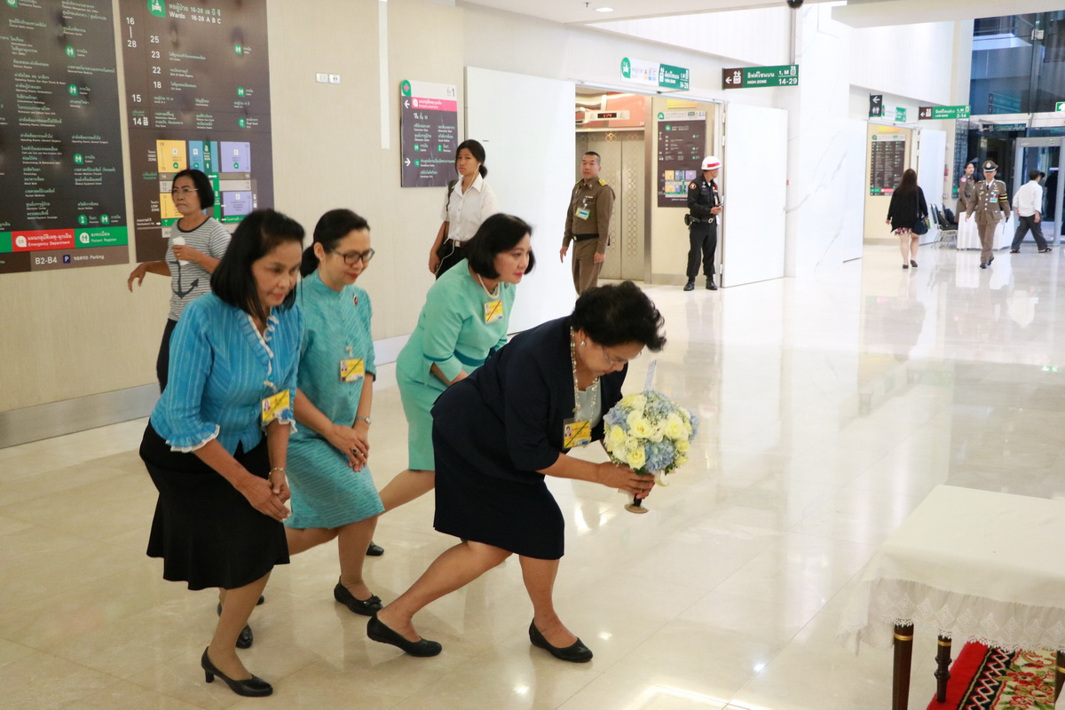 ถวายแจกันดอกไม้ — 1 พฤษภาคม 2025 — สถาบันเทคโนโลยีจิตรลดา CDTI