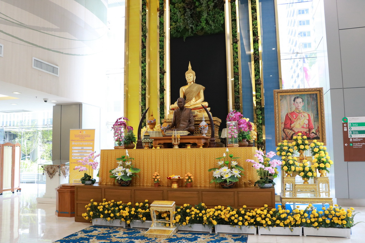 ถวายแจกันดอกไม้ — 1 พฤษภาคม 2025 — สถาบันเทคโนโลยีจิตรลดา CDTI