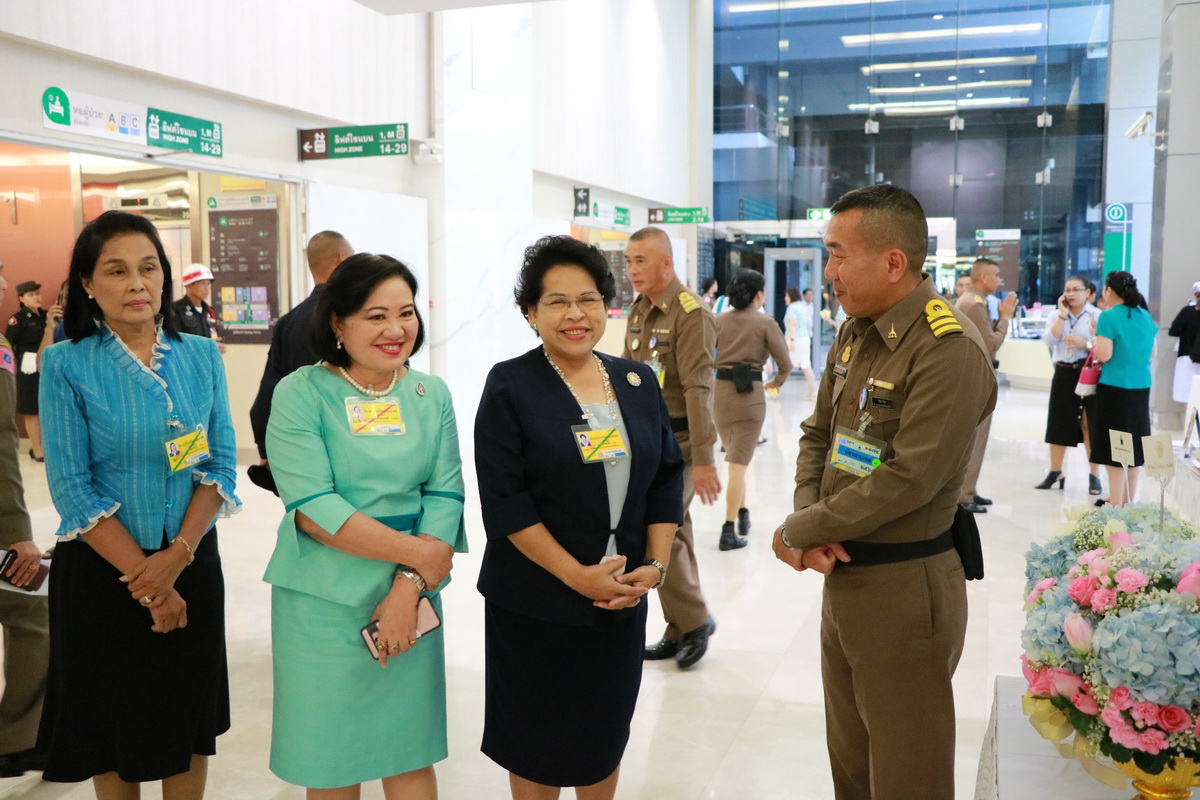 ถวายแจกันดอกไม้ — 1 พฤษภาคม 2025 — สถาบันเทคโนโลยีจิตรลดา CDTI
