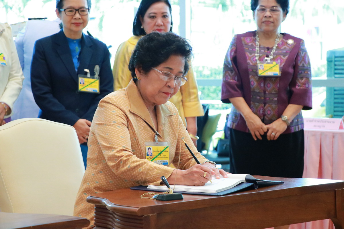 ร่วมลงนามถวายพระพรให้ทรงหายจากพระอาการประชวน — 12 พฤษภาคม 2025 — สถาบันเทคโนโลยีจิตรลดา CDTI