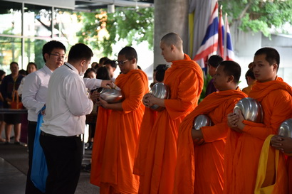 ตักบาตรวันมาฆบูชา — 21 พฤษภาคม 2025 — สถาบันเทคโนโลยีจิตรลดา CDTI