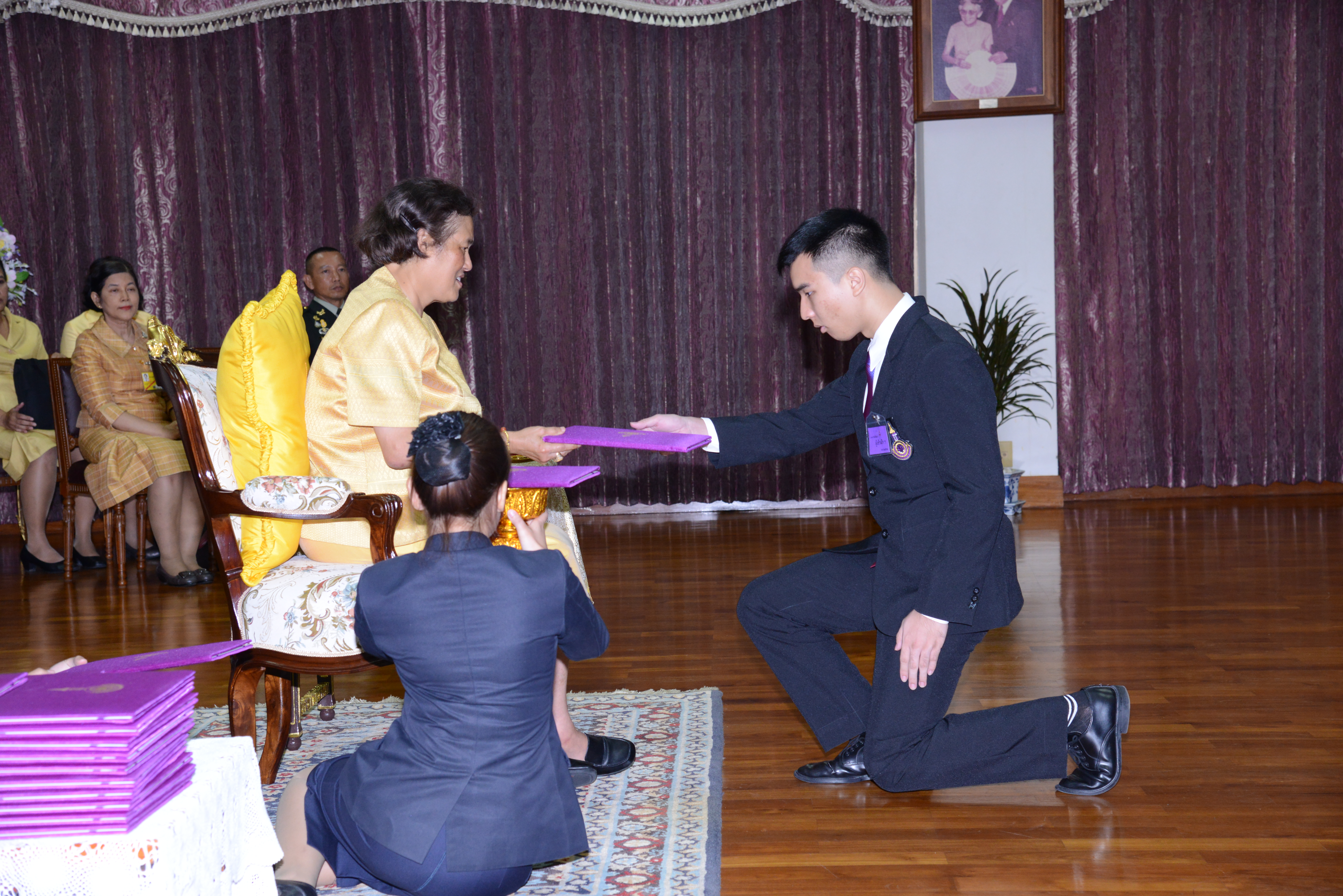 นักศึกษาเข้ารับรางวัลพระราชทาน — 2 พฤษภาคม 2025 — สถาบันเทคโนโลยีจิตรลดา CDTI