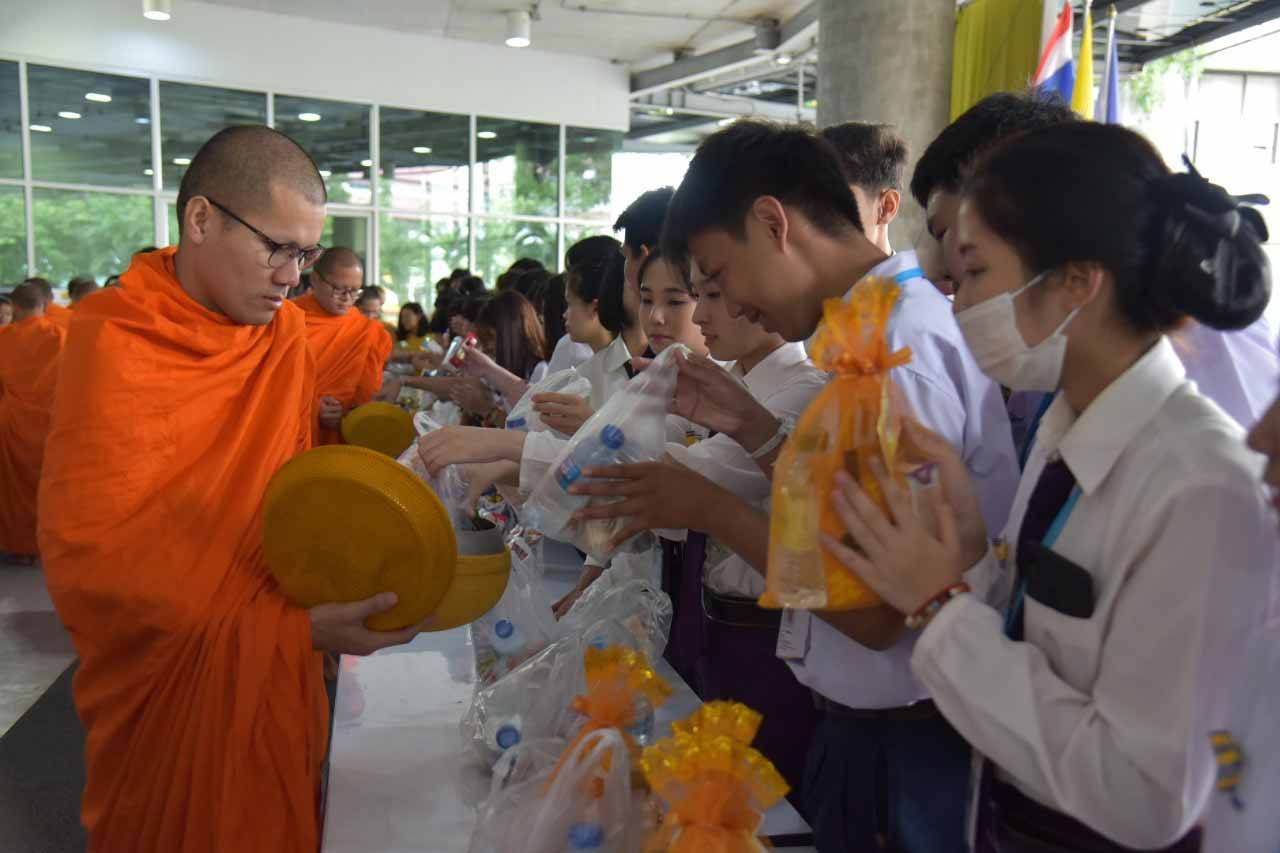 ตักบาตรถวายเป็นพระราชกุศล — 2 พฤษภาคม 2025 — สถาบันเทคโนโลยีจิตรลดา CDTI