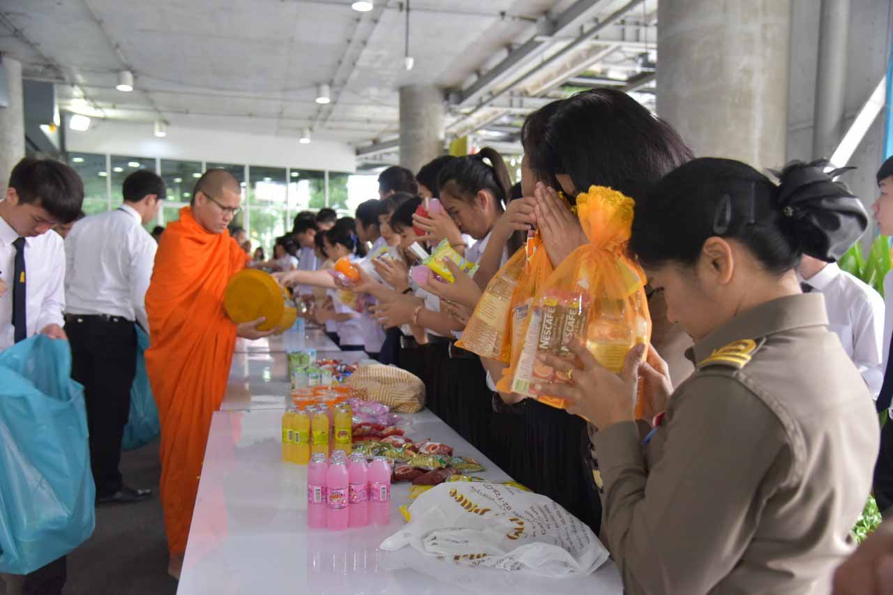 ตักบาตรถวายเป็นพระราชกุศล — 2 พฤษภาคม 2025 — สถาบันเทคโนโลยีจิตรลดา CDTI