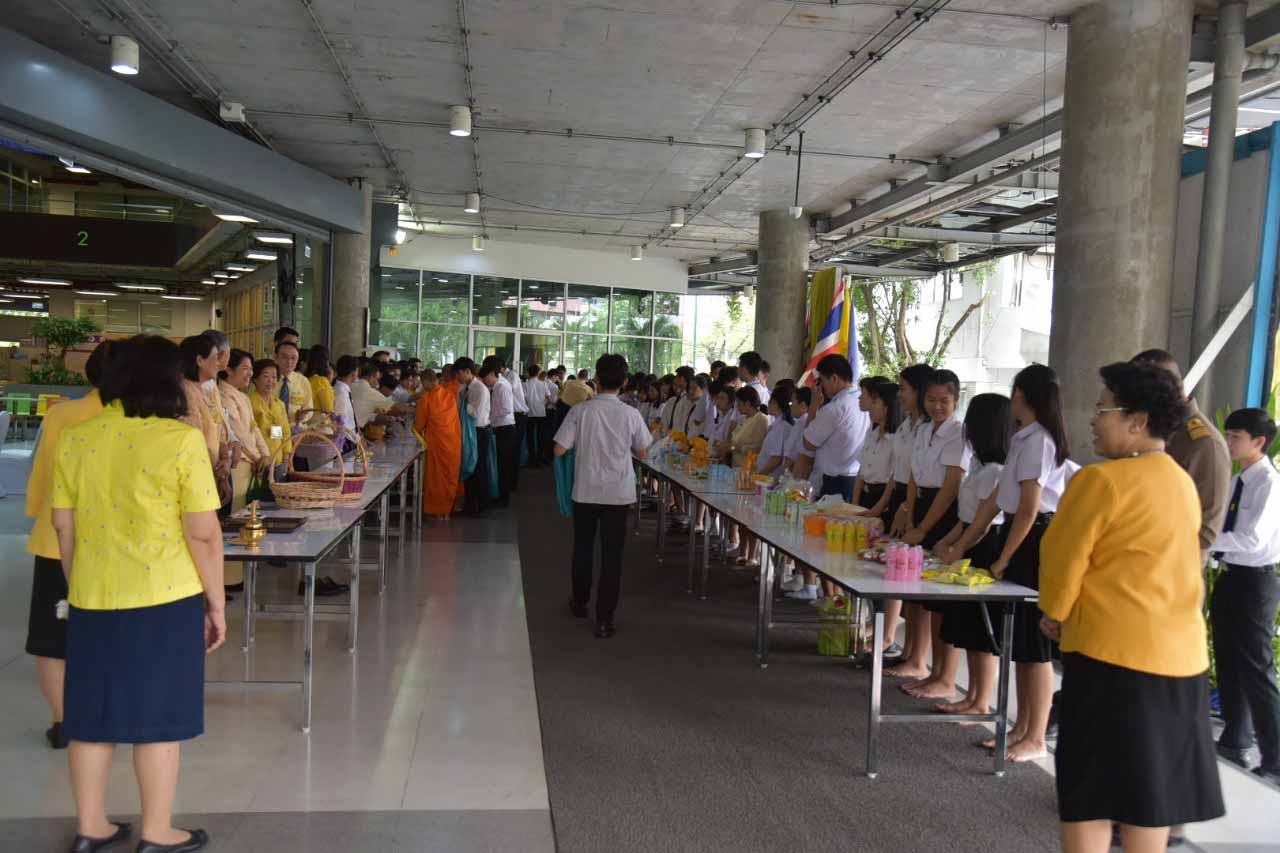 ตักบาตรถวายเป็นพระราชกุศล — 2 พฤษภาคม 2025 — สถาบันเทคโนโลยีจิตรลดา CDTI