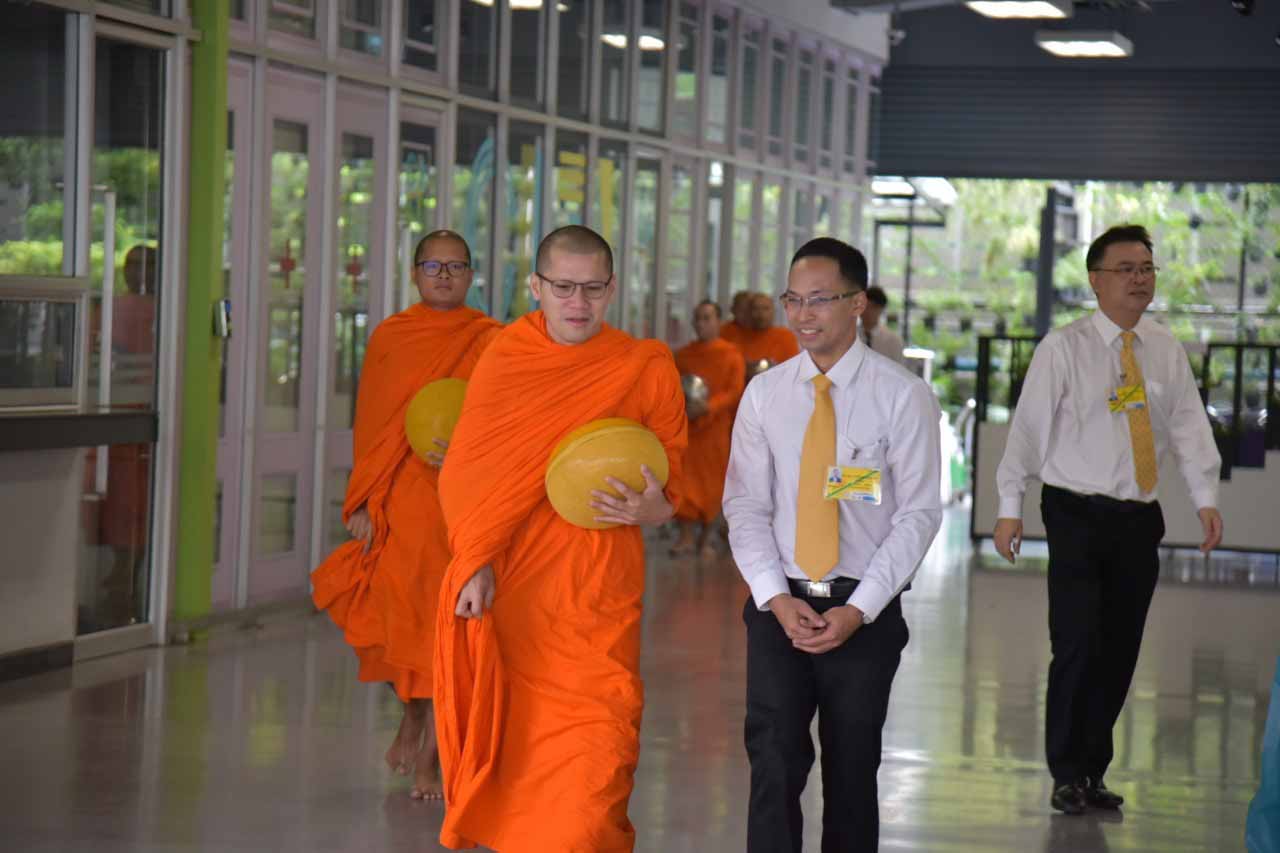 ตักบาตรถวายเป็นพระราชกุศล — 2 พฤษภาคม 2025 — สถาบันเทคโนโลยีจิตรลดา CDTI