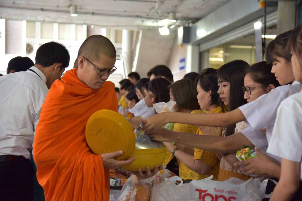 ตักบาตรถวายเป็นพระราชกุศล — 2 พฤษภาคม 2025 — สถาบันเทคโนโลยีจิตรลดา CDTI