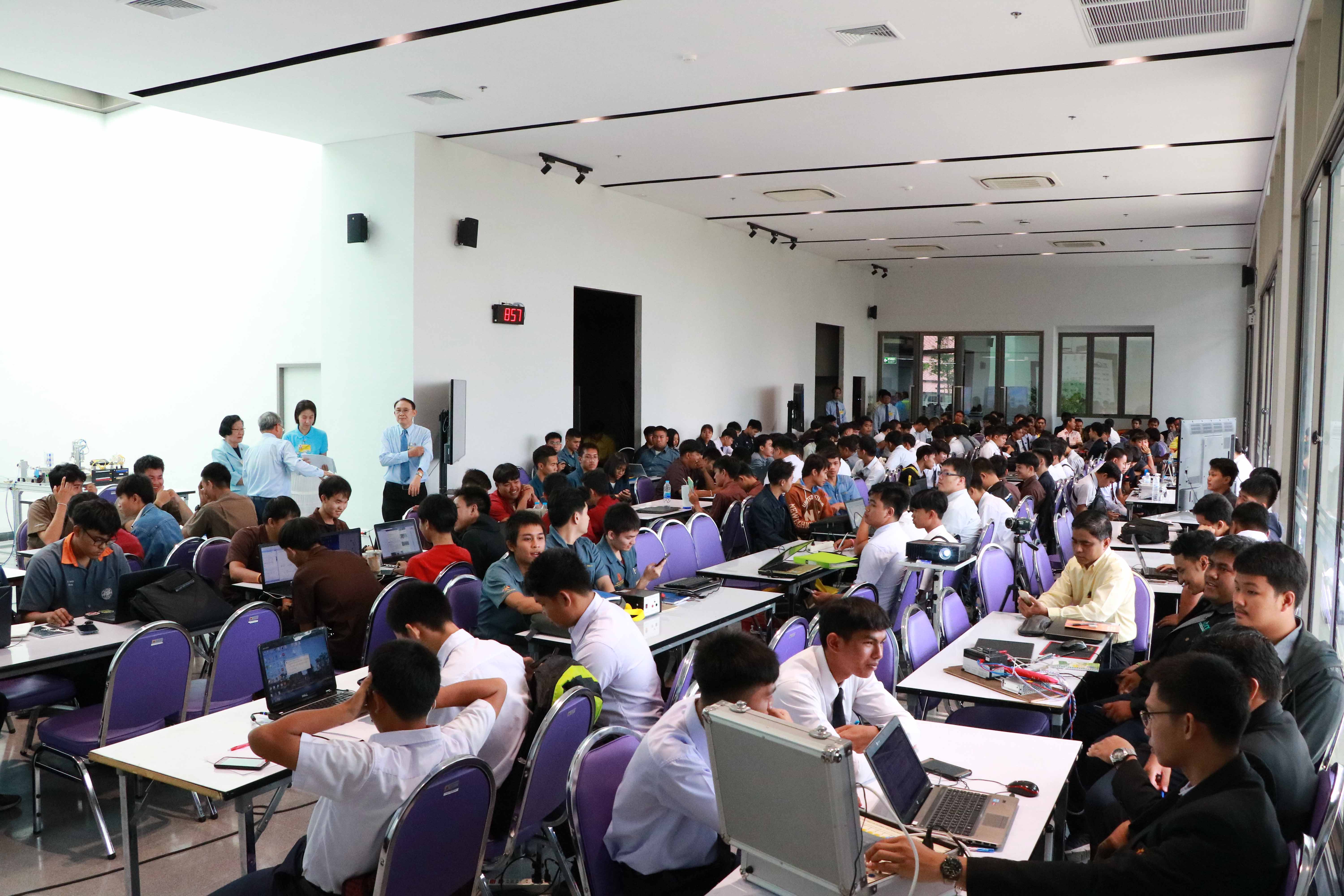 อบรมการแข่งกันควบคุมระบบอัตโนมัติในอุตสาหกรรม 4.0 สัปดาห์แรก — 2 พฤษภาคม 2025 — สถาบันเทคโนโลยีจิตรลดา CDTI