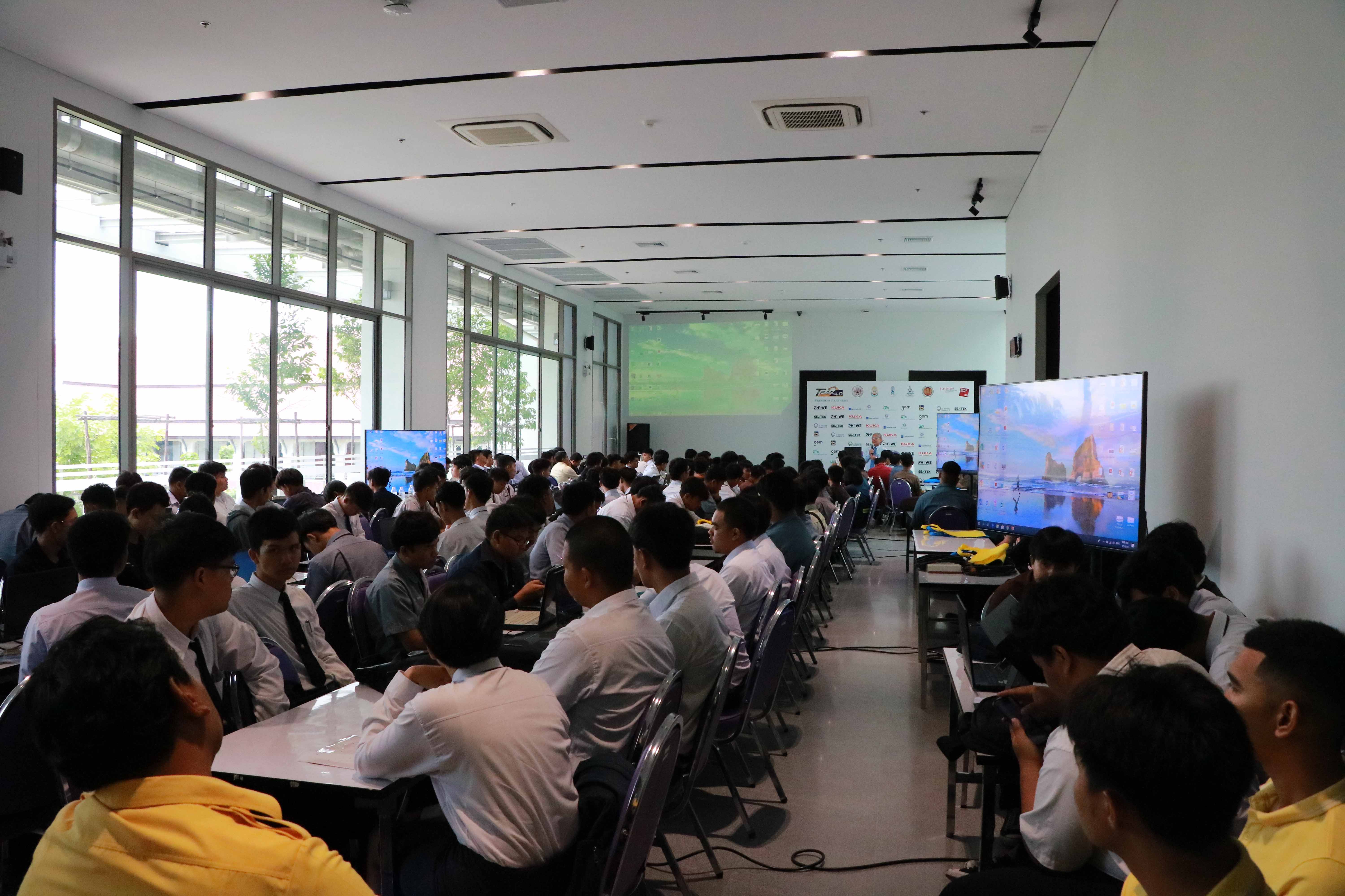 อบรมการแข่งกันควบคุมระบบอัตโนมัติในอุตสาหกรรม 4.0 สัปดาห์แรก — 2 พฤษภาคม 2025 — สถาบันเทคโนโลยีจิตรลดา CDTI