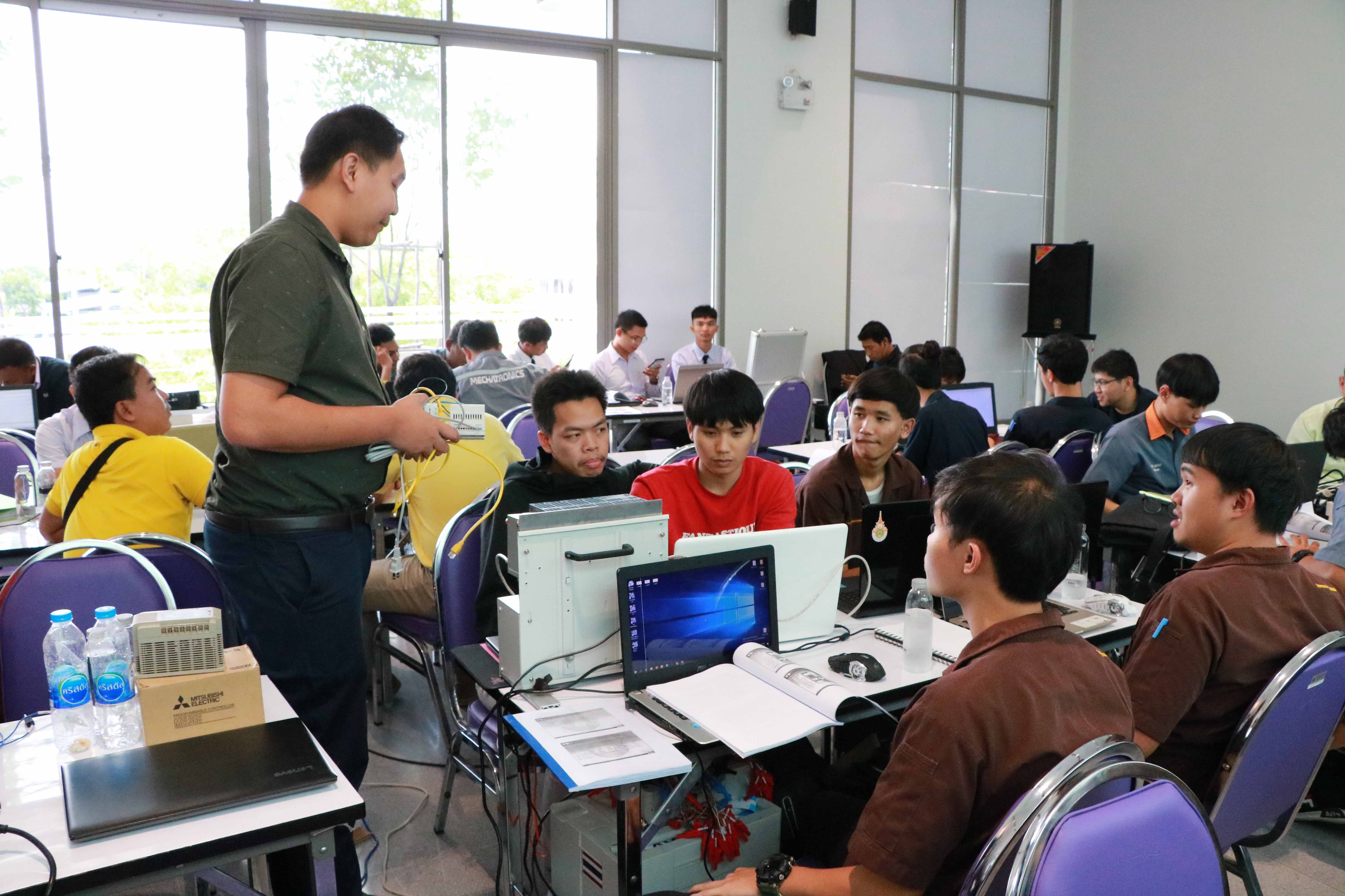 อบรมการแข่งกันควบคุมระบบอัตโนมัติในอุตสาหกรรม 4.0 สัปดาห์แรก — 2 พฤษภาคม 2025 — สถาบันเทคโนโลยีจิตรลดา CDTI