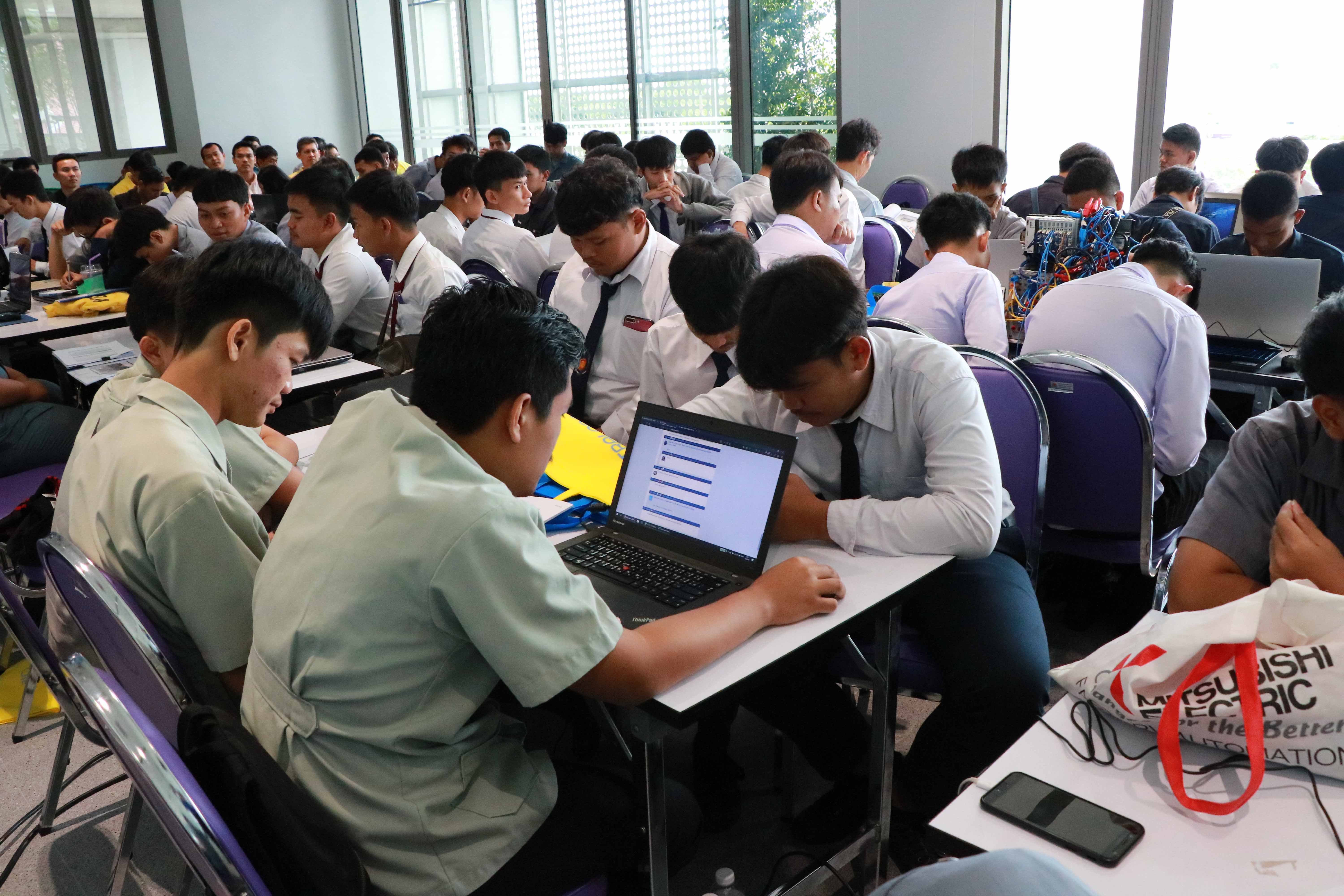 อบรมการแข่งกันควบคุมระบบอัตโนมัติในอุตสาหกรรม 4.0 สัปดาห์แรก — 2 พฤษภาคม 2025 — สถาบันเทคโนโลยีจิตรลดา CDTI