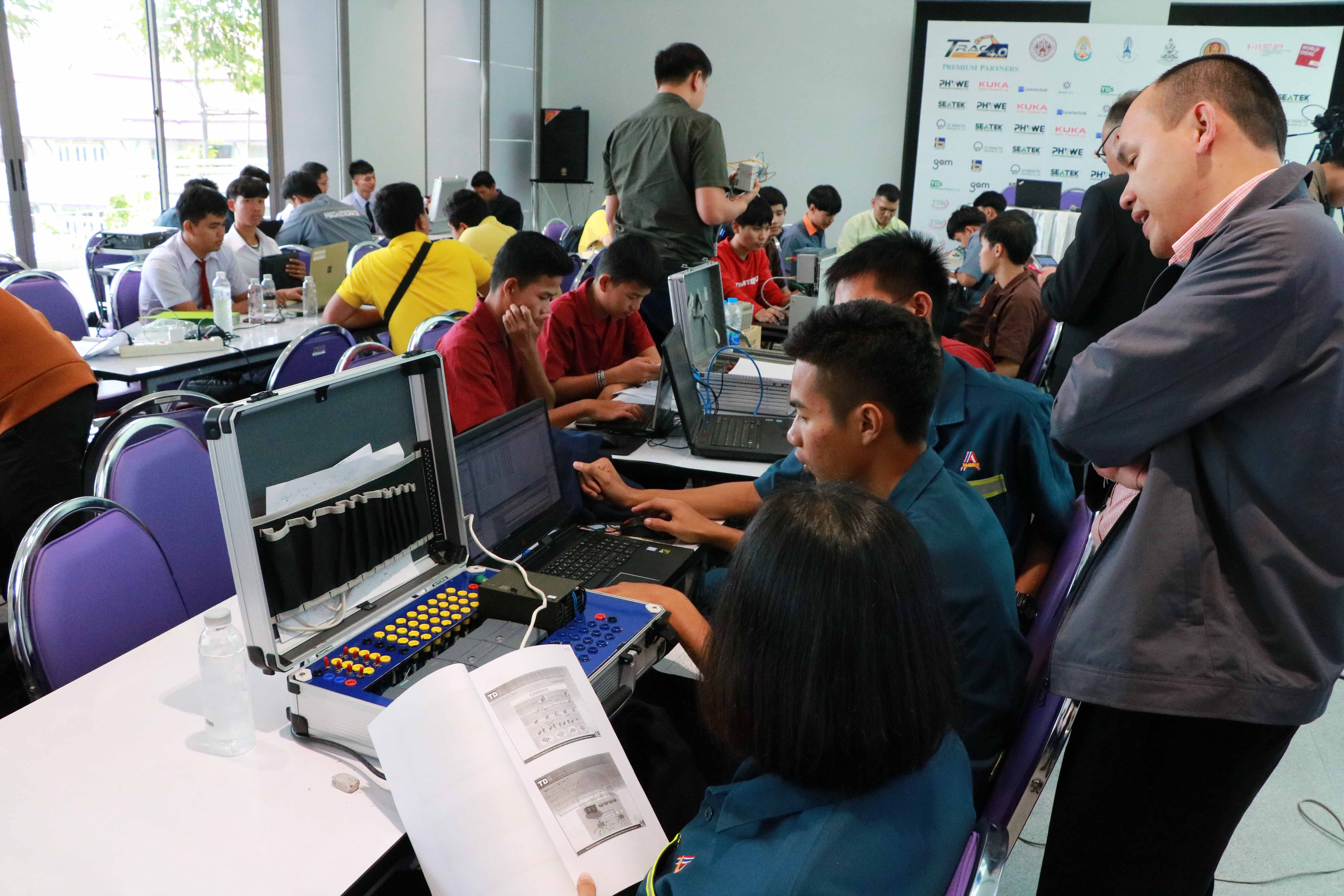 อบรมการแข่งกันควบคุมระบบอัตโนมัติในอุตสาหกรรม 4.0 สัปดาห์แรก — 2 พฤษภาคม 2025 — สถาบันเทคโนโลยีจิตรลดา CDTI