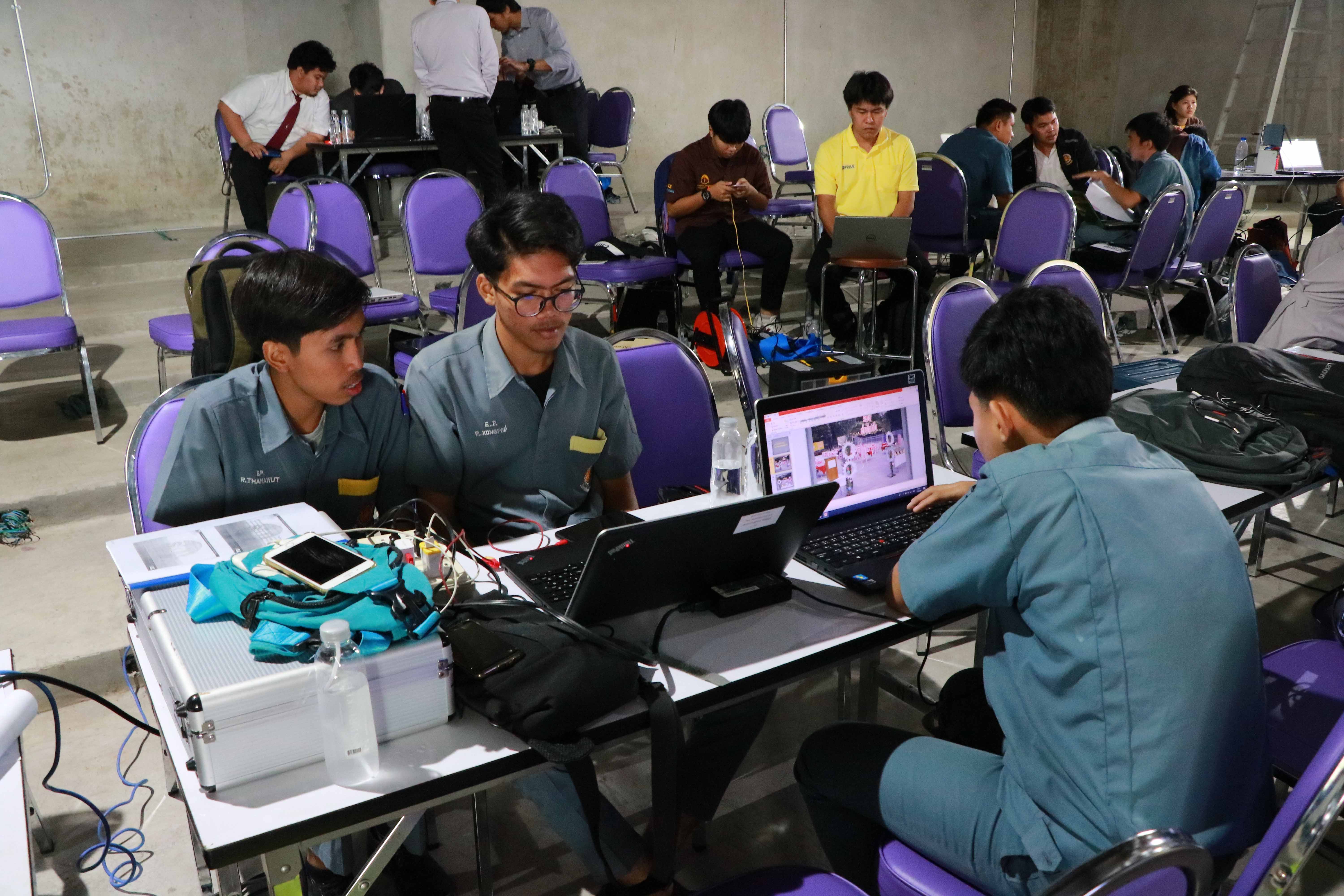 อบรมการแข่งกันควบคุมระบบอัตโนมัติในอุตสาหกรรม 4.0 สัปดาห์แรก — 2 พฤษภาคม 2025 — สถาบันเทคโนโลยีจิตรลดา CDTI
