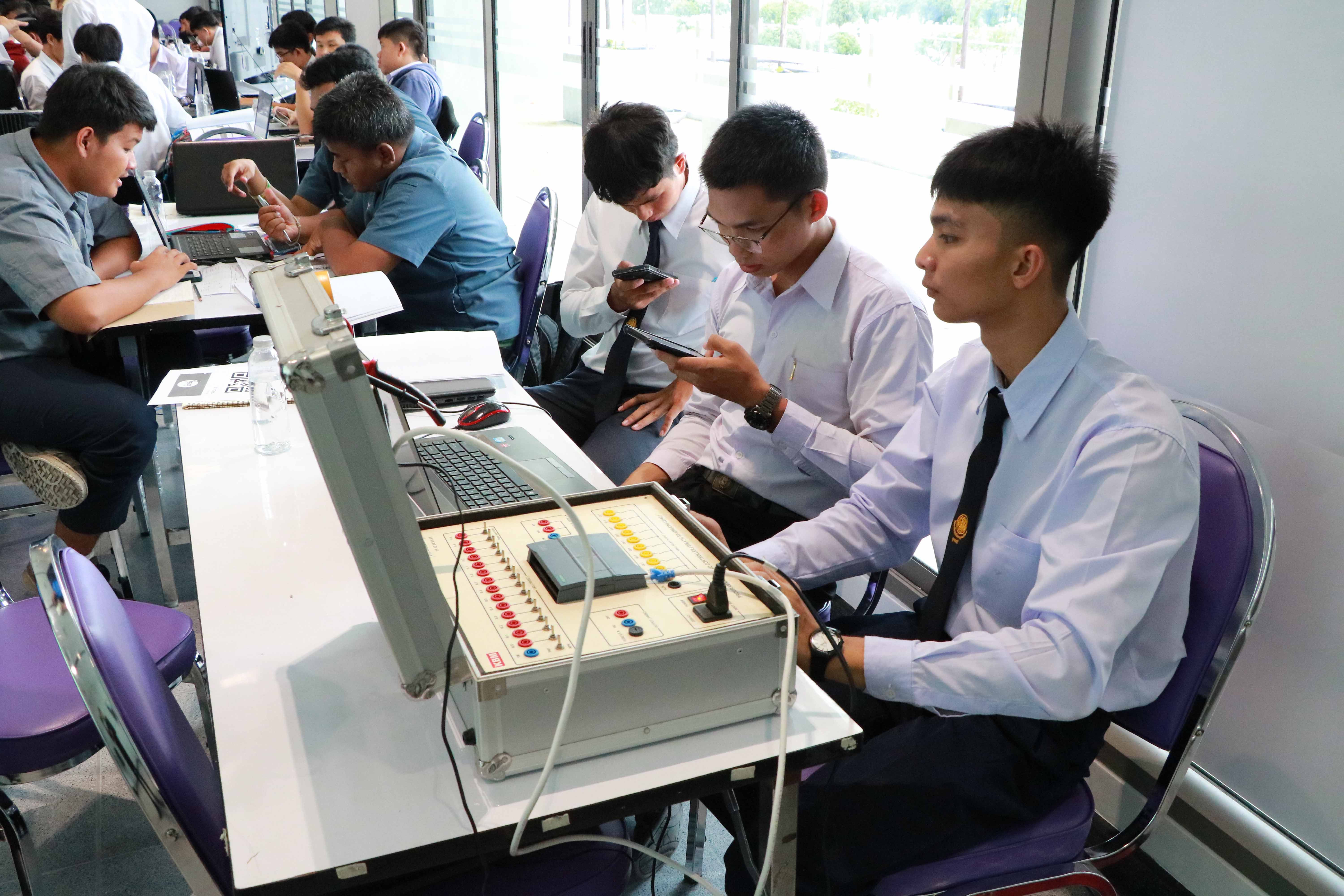 อบรมการแข่งกันควบคุมระบบอัตโนมัติในอุตสาหกรรม 4.0 สัปดาห์แรก — 2 พฤษภาคม 2025 — สถาบันเทคโนโลยีจิตรลดา CDTI