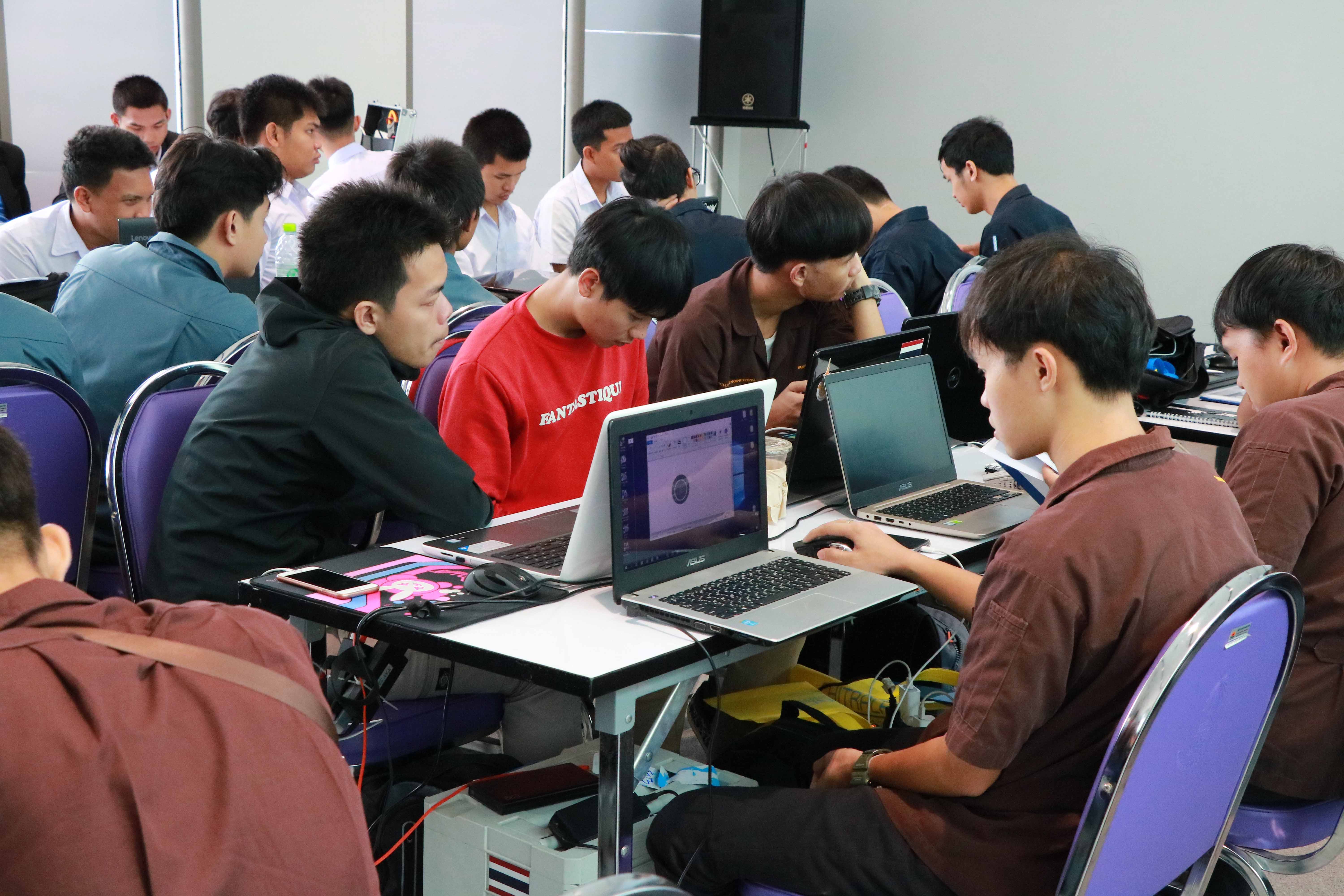 อบรมการแข่งกันควบคุมระบบอัตโนมัติในอุตสาหกรรม 4.0 สัปดาห์แรก — 2 พฤษภาคม 2025 — สถาบันเทคโนโลยีจิตรลดา CDTI