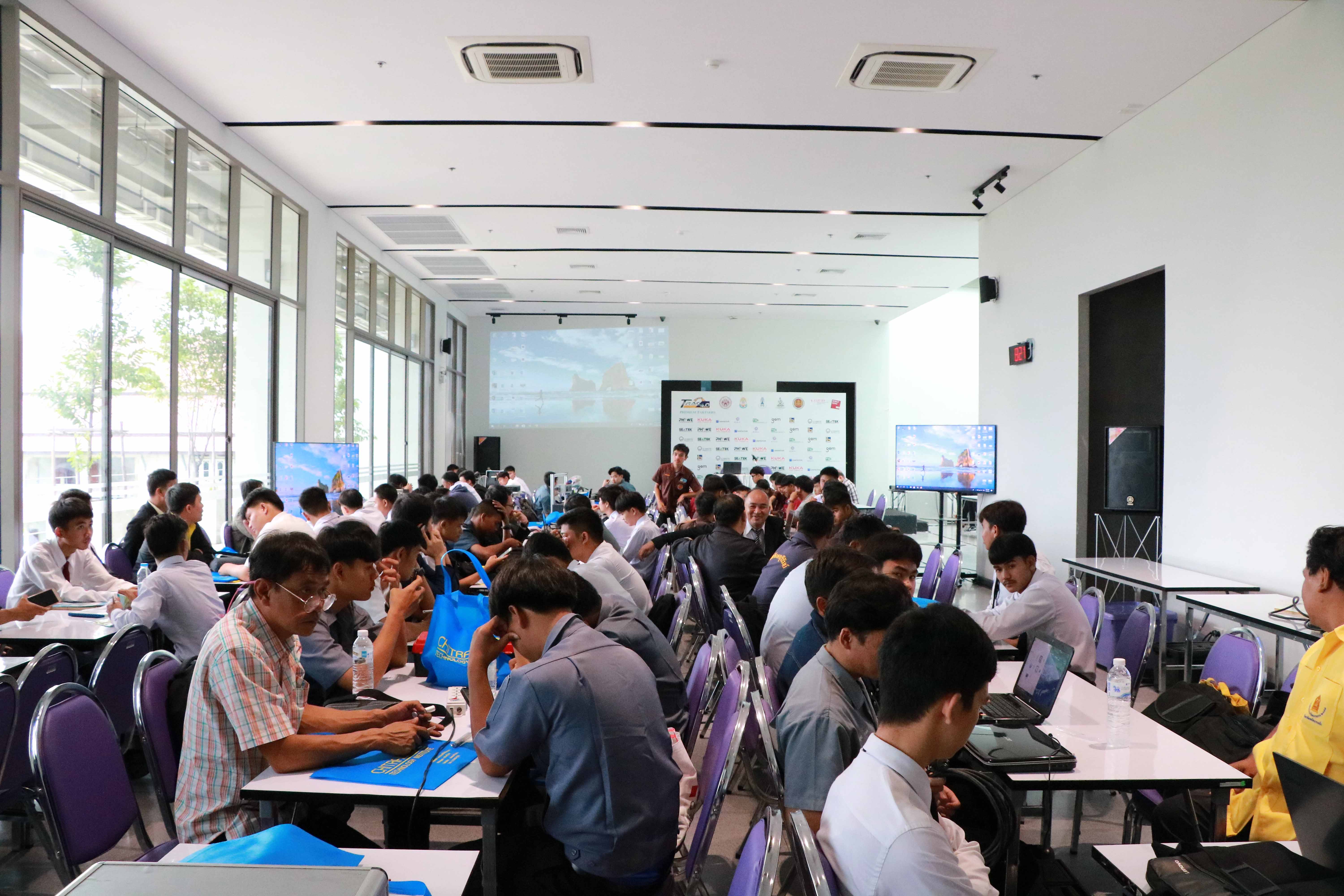 อบรมการแข่งกันควบคุมระบบอัตโนมัติในอุตสาหกรรม 4.0 สัปดาห์แรก — 2 พฤษภาคม 2025 — สถาบันเทคโนโลยีจิตรลดา CDTI