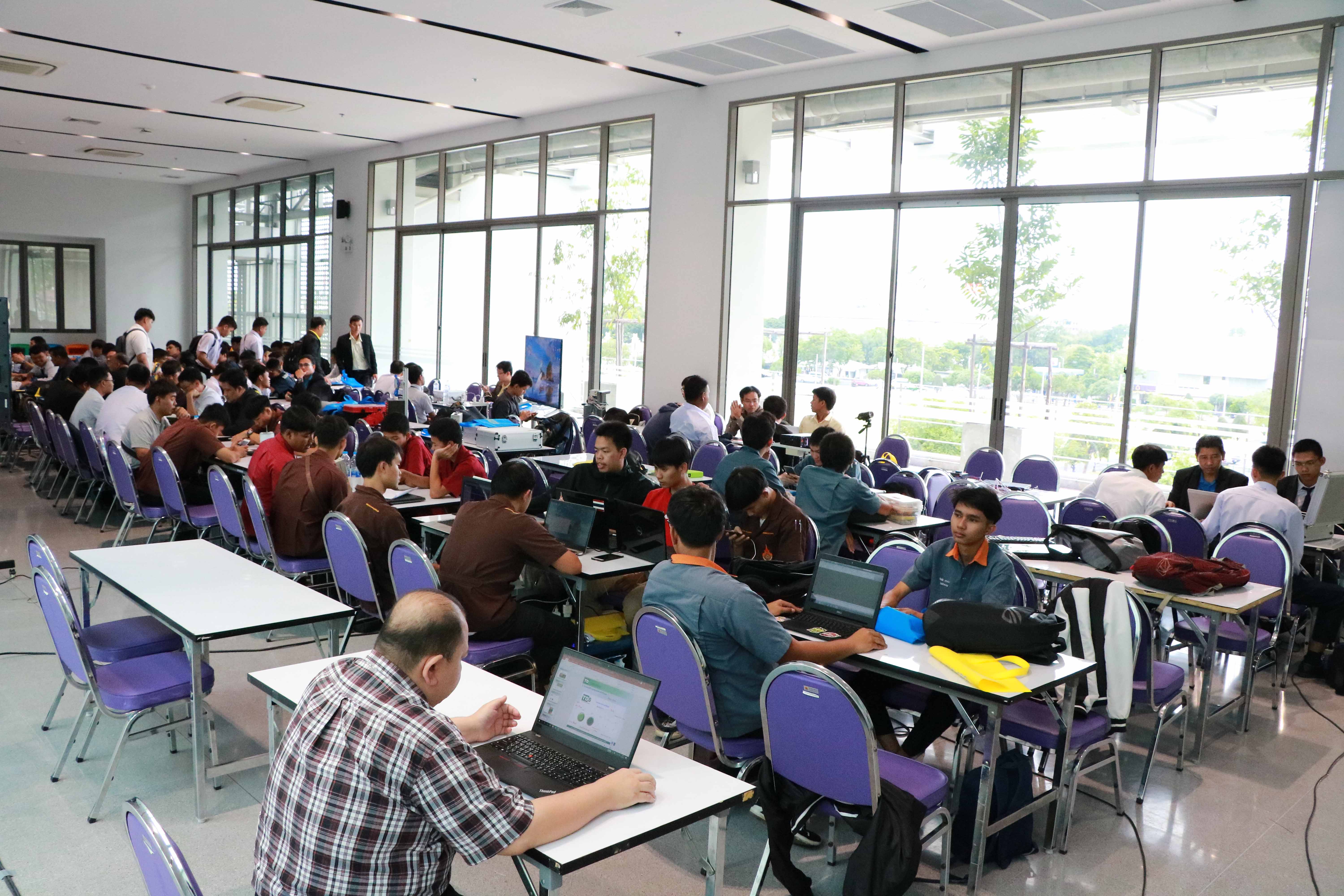 อบรมการแข่งกันควบคุมระบบอัตโนมัติในอุตสาหกรรม 4.0 สัปดาห์แรก — 2 พฤษภาคม 2025 — สถาบันเทคโนโลยีจิตรลดา CDTI