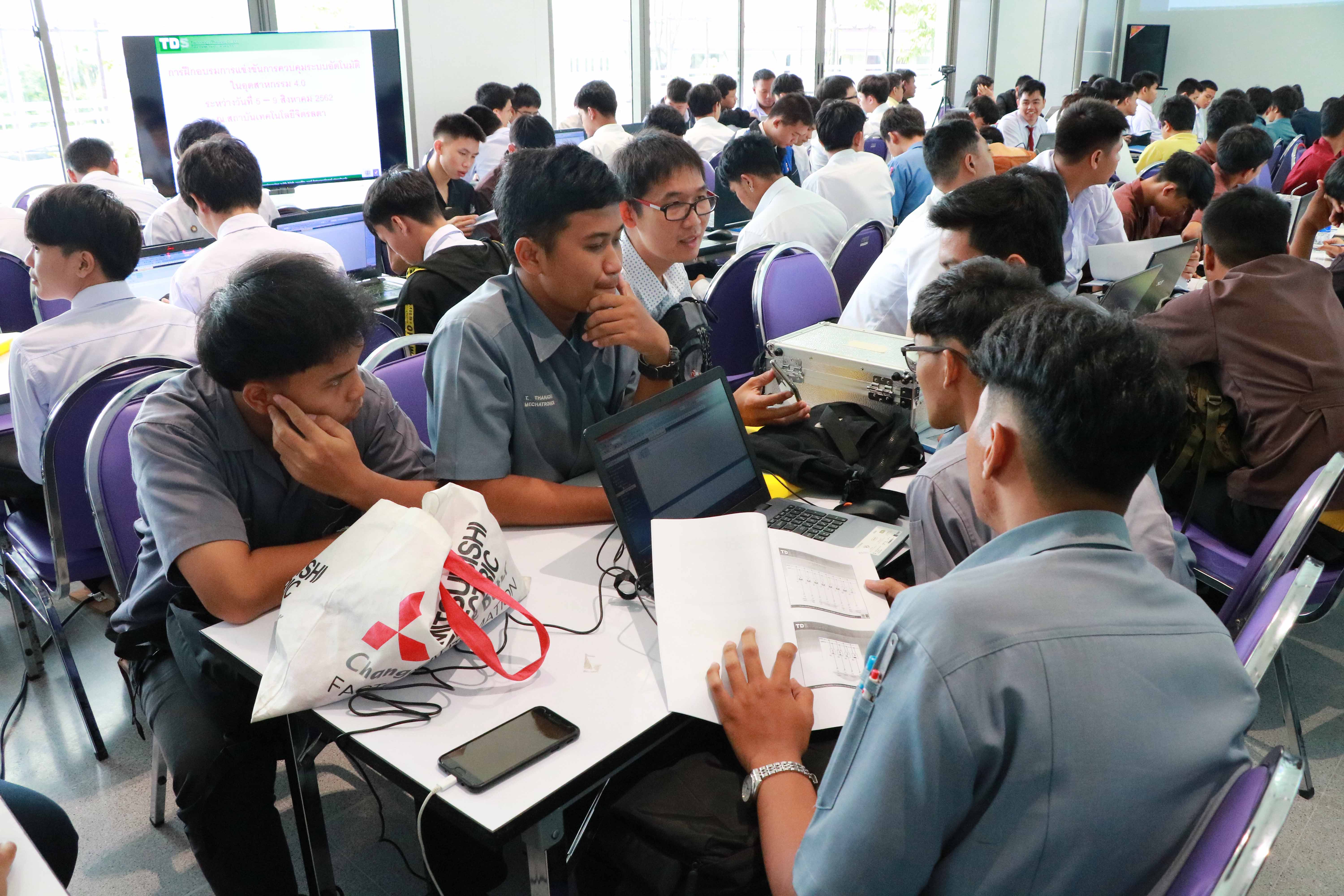 อบรมการแข่งกันควบคุมระบบอัตโนมัติในอุตสาหกรรม 4.0 สัปดาห์แรก — 2 พฤษภาคม 2025 — สถาบันเทคโนโลยีจิตรลดา CDTI