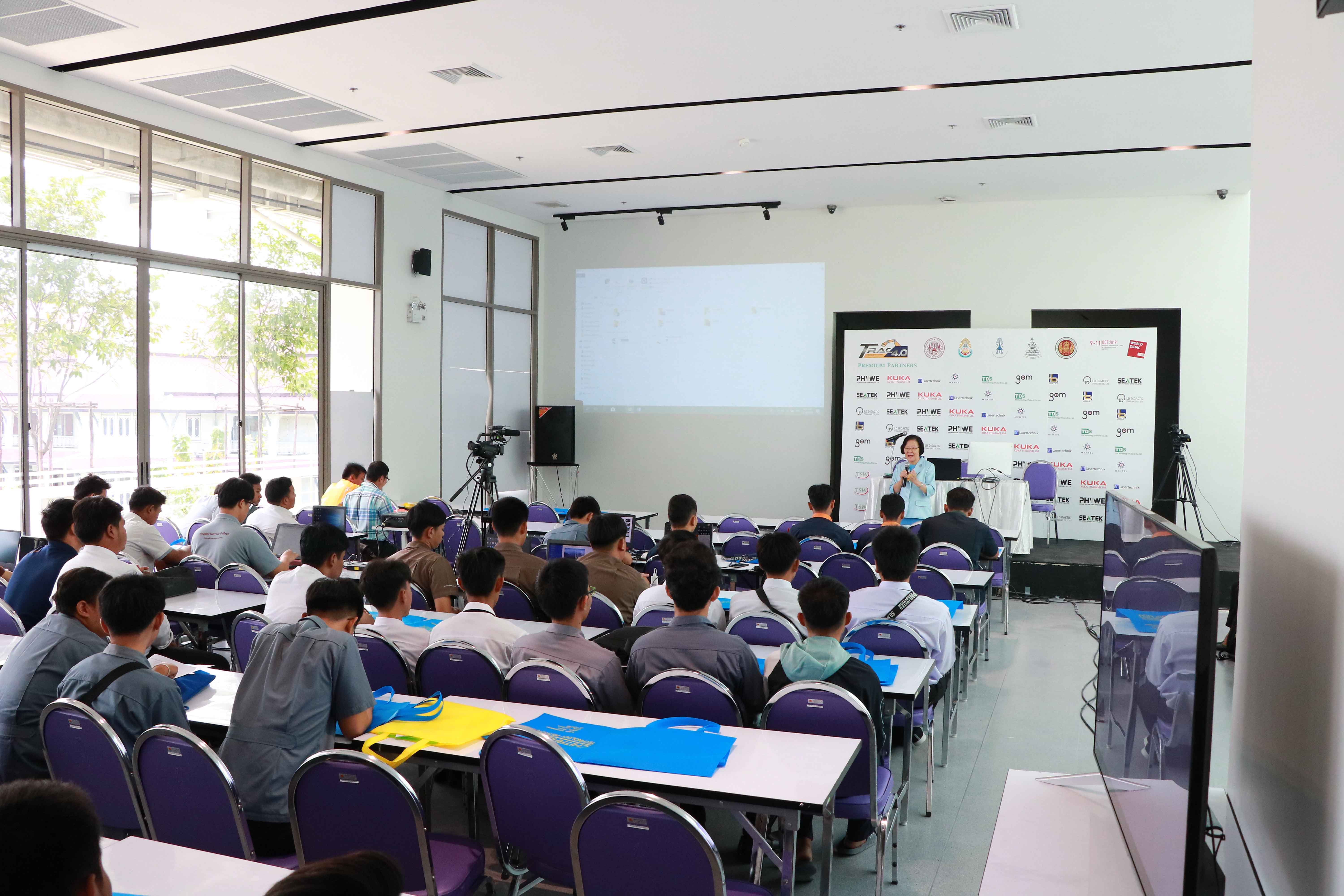 ต้อนรับคณะอบรมควบคุมหุ่นยนต์ — 2 พฤษภาคม 2025 — สถาบันเทคโนโลยีจิตรลดา CDTI