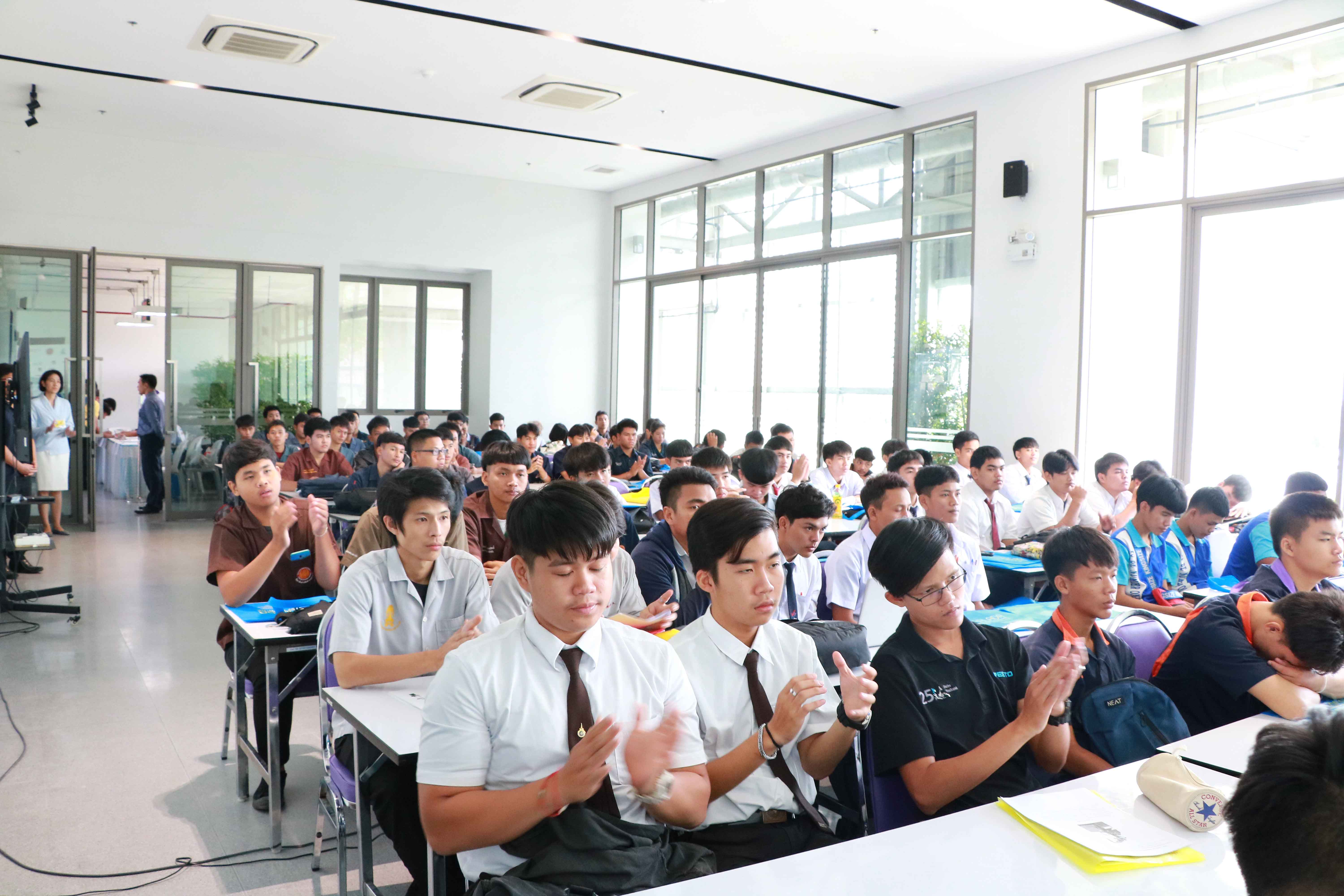 ต้อนรับคณะอบรมควบคุมหุ่นยนต์ — 2 พฤษภาคม 2025 — สถาบันเทคโนโลยีจิตรลดา CDTI