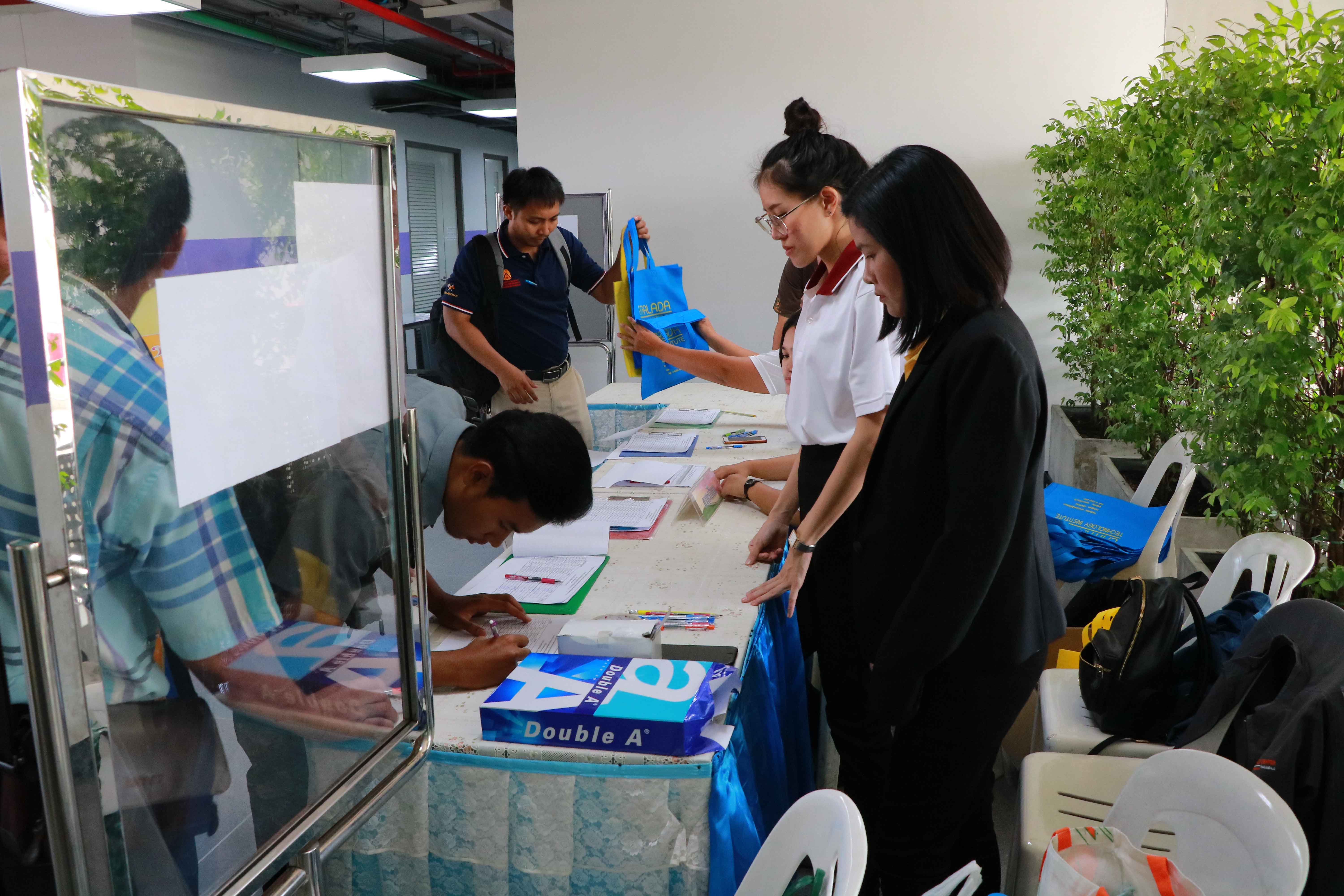 ต้อนรับคณะอบรมควบคุมหุ่นยนต์ — 2 พฤษภาคม 2025 — สถาบันเทคโนโลยีจิตรลดา CDTI
