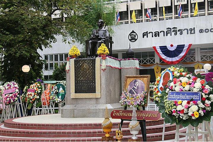 วางพวงมาลา — 1 พฤษภาคม 2025 — สถาบันเทคโนโลยีจิตรลดา CDTI