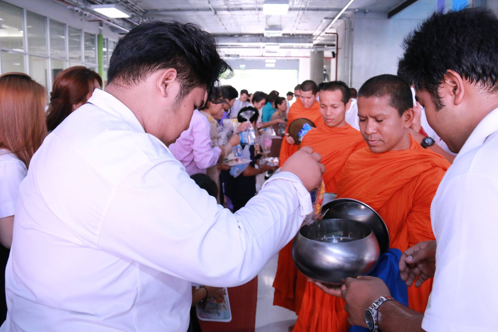 ทำบุญตักบาตรเนื่องในวันมาฆบูชา — 1 พฤษภาคม 2025 — สถาบันเทคโนโลยีจิตรลดา CDTI