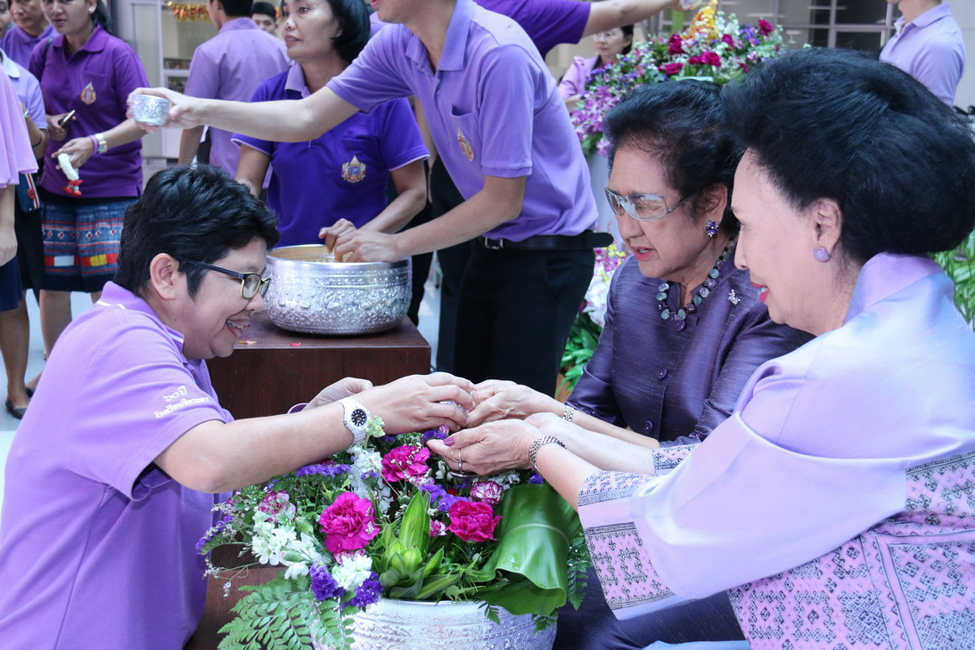 พิธีทำบุญถวายสังฆทาน และเจริญพระพุทธมนต์ และพิธีรดน้ำดำหัวฯ — 21 พฤษภาคม 2025 — สถาบันเทคโนโลยีจิตรลดา CDTI