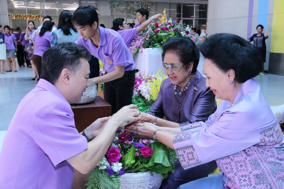 พิธีทำบุญถวายสังฆทาน และเจริญพระพุทธมนต์ และพิธีรดน้ำดำหัวฯ — 21 พฤษภาคม 2025 — สถาบันเทคโนโลยีจิตรลดา CDTI